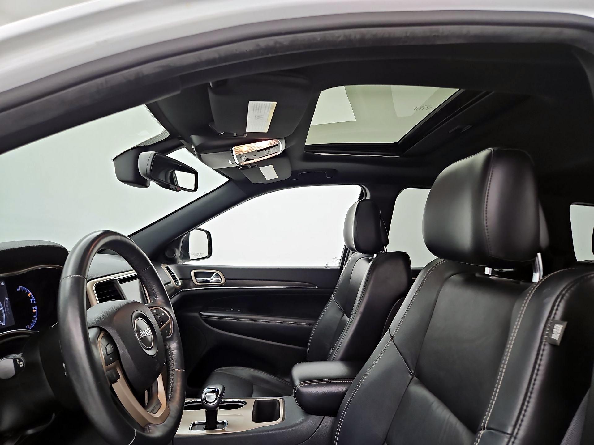 Thumbnail: 2015 Jeep Grand Cherokee - 20