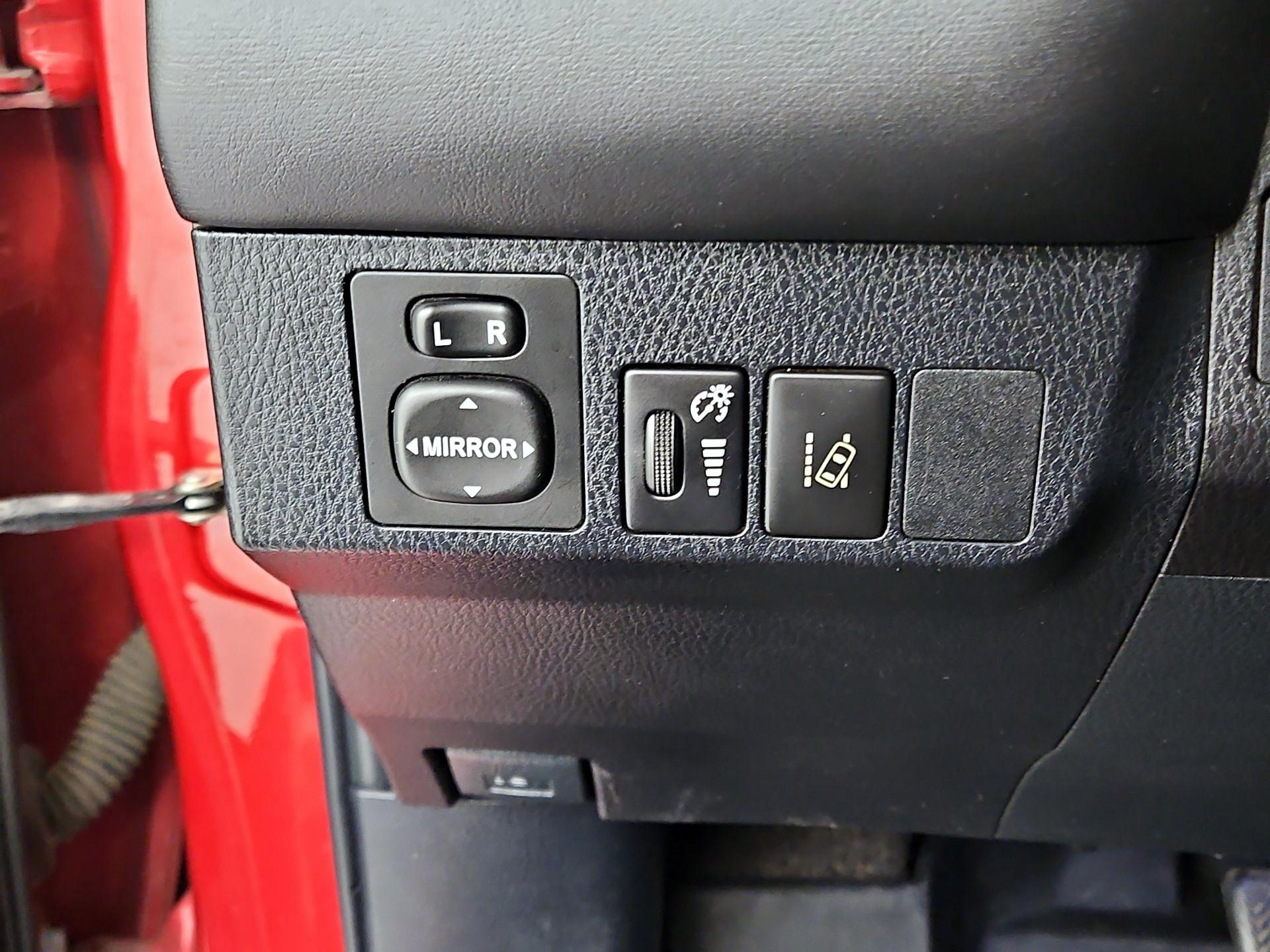 Thumbnail: 2017 Toyota RAV4 - 13