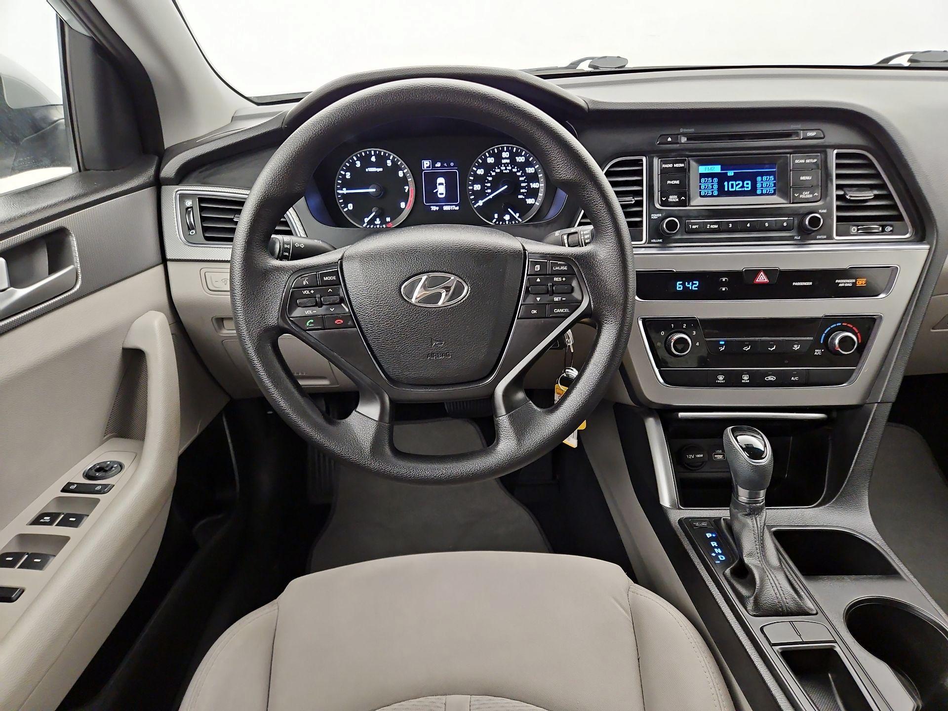 Thumbnail: 2015 Hyundai Sonata - 10