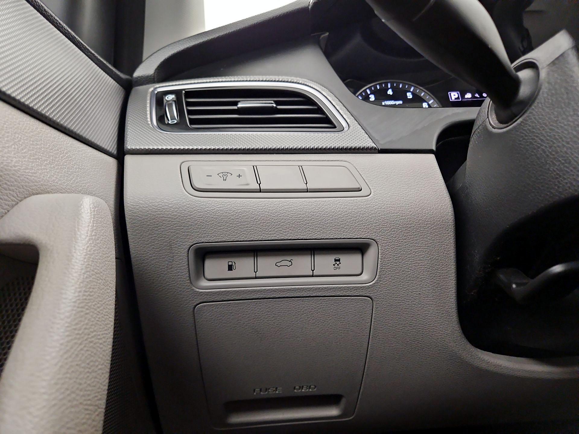 Thumbnail: 2015 Hyundai Sonata - 13