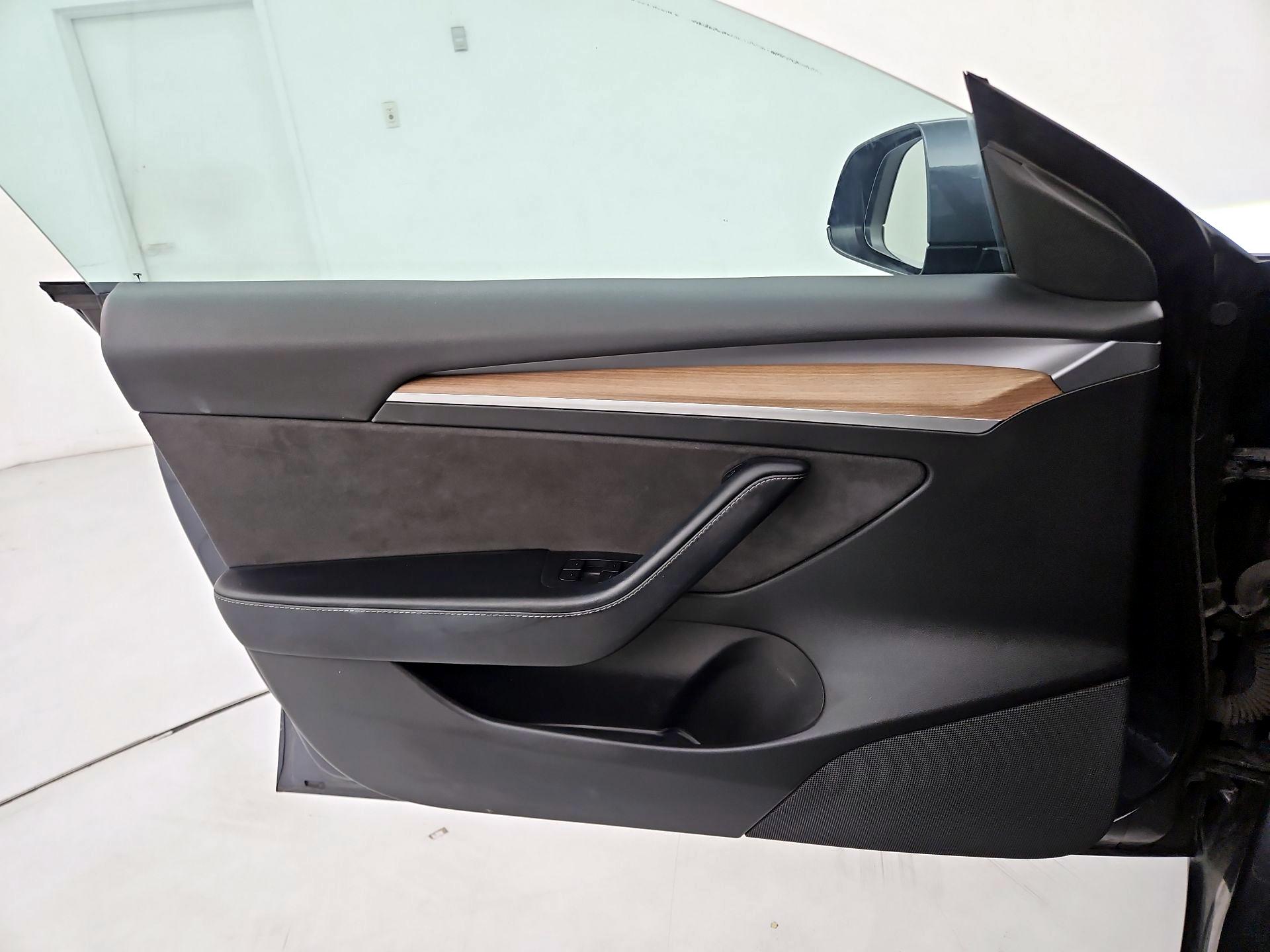 Thumbnail: 2022 Tesla Model 3 - 12
