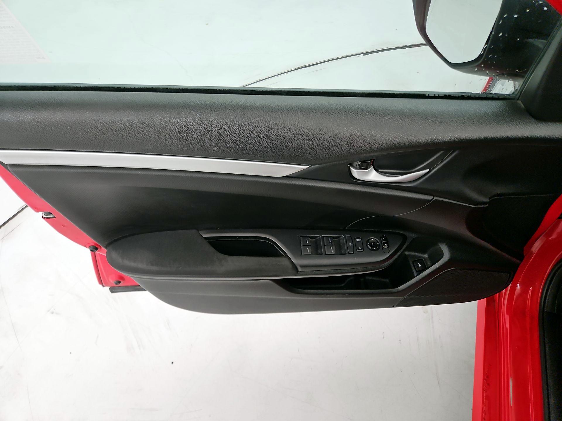 Thumbnail: 2016 Honda Civic - 12