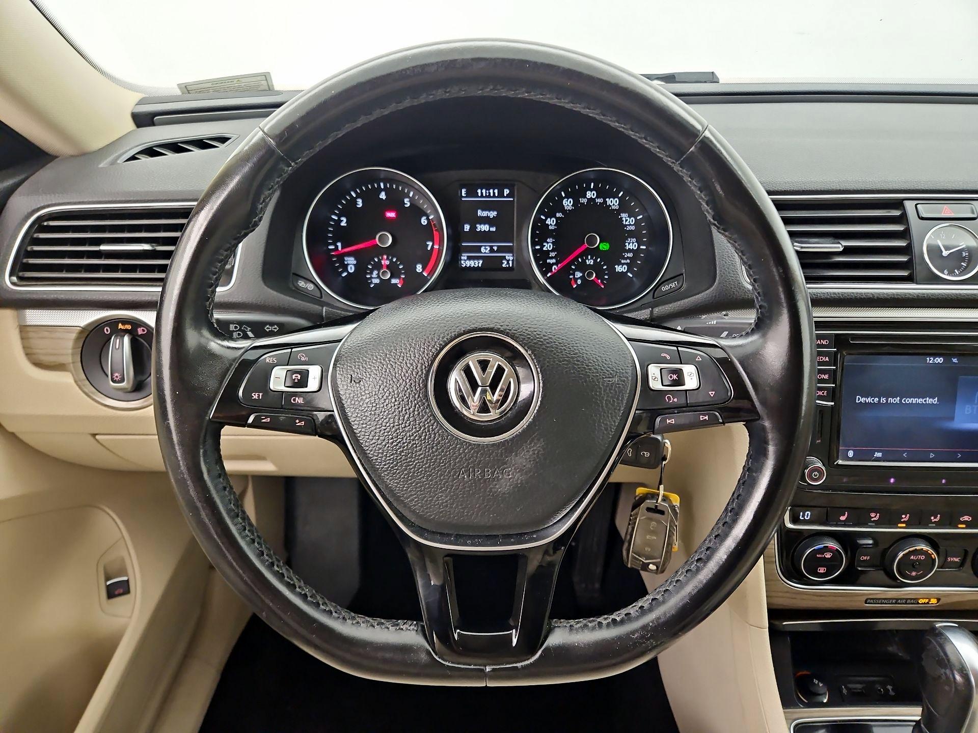 Thumbnail: 2016 Volkswagen Passat - 10