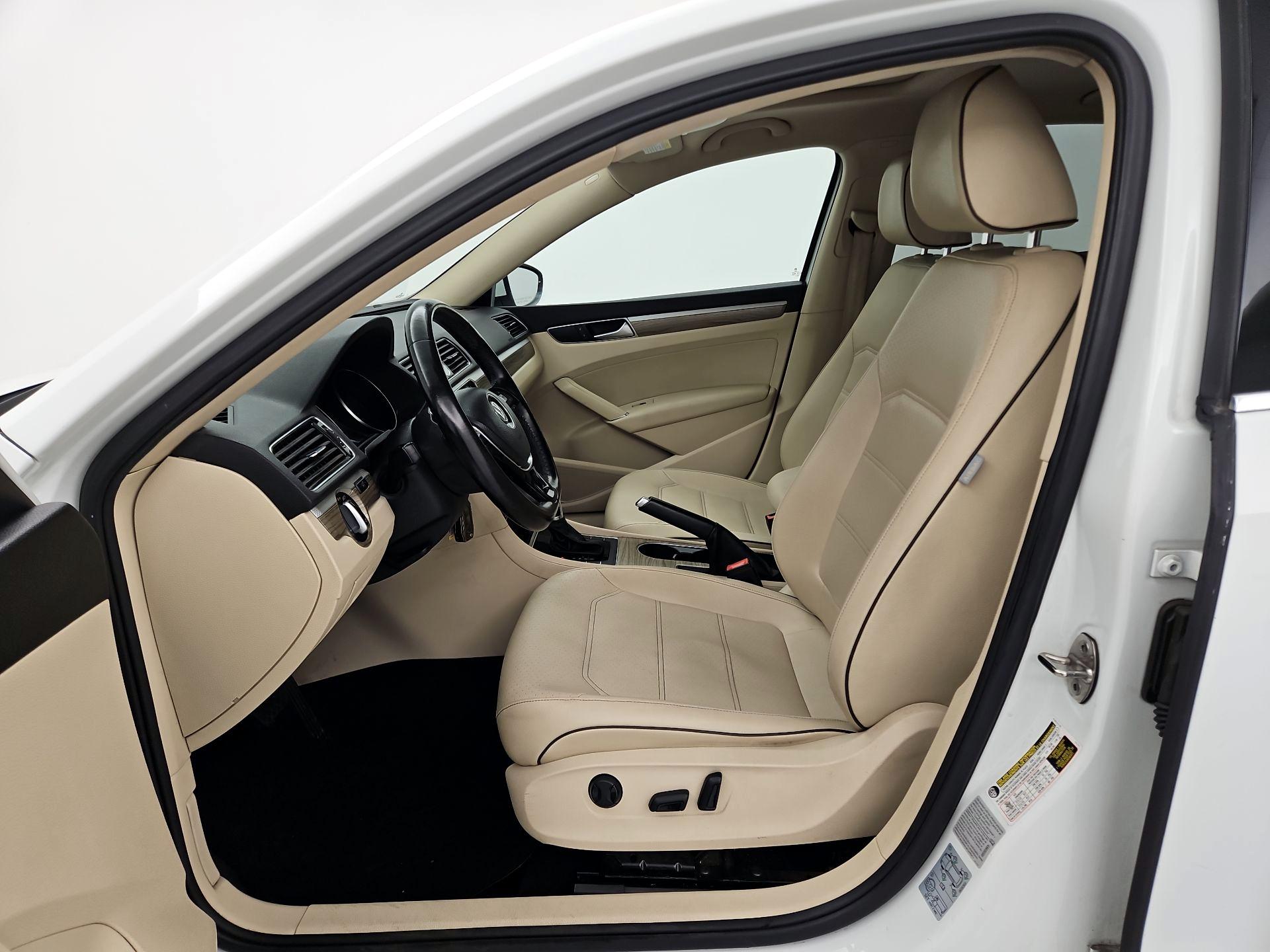 Thumbnail: 2016 Volkswagen Passat - 11