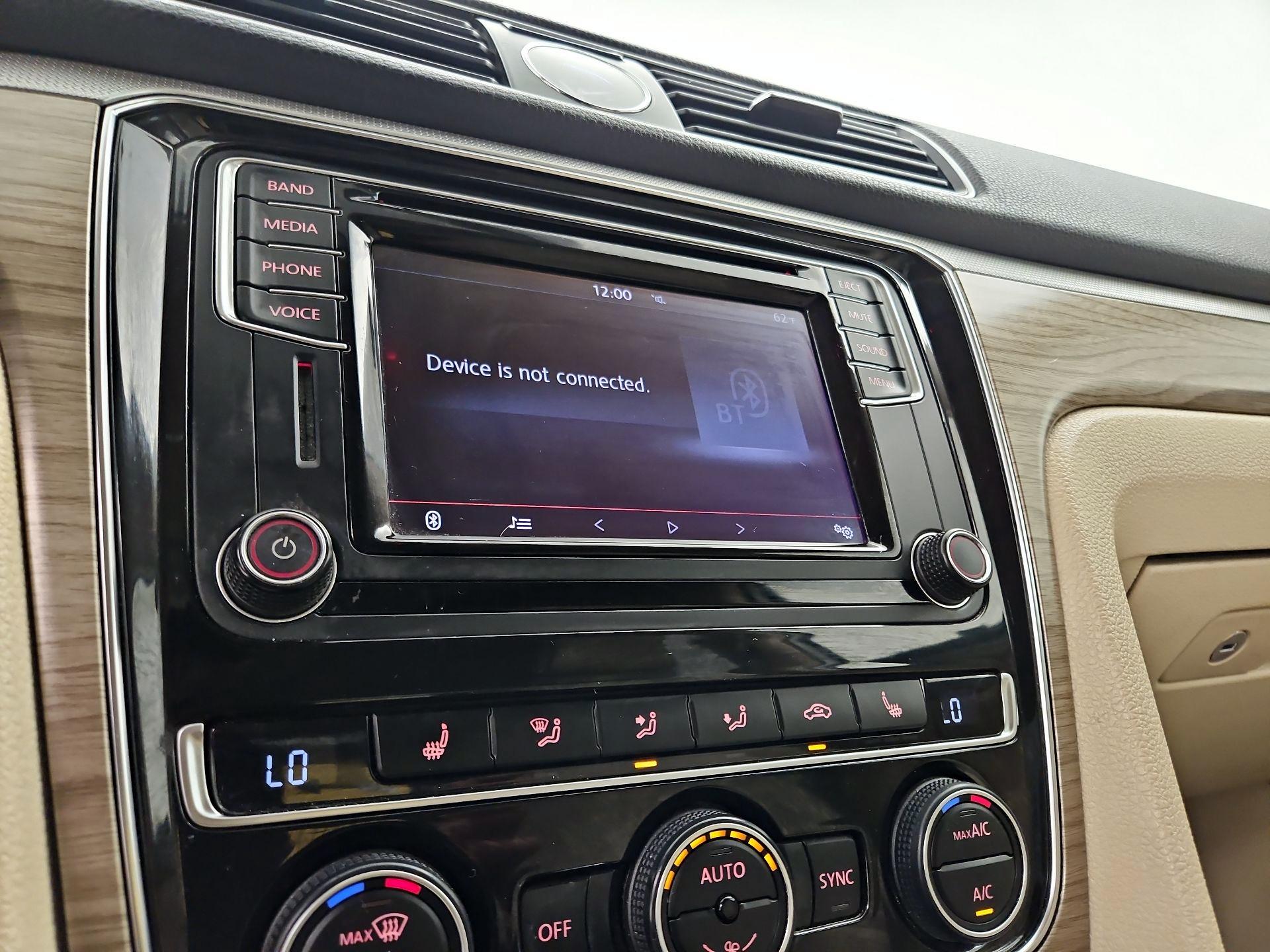Thumbnail: 2016 Volkswagen Passat - 13