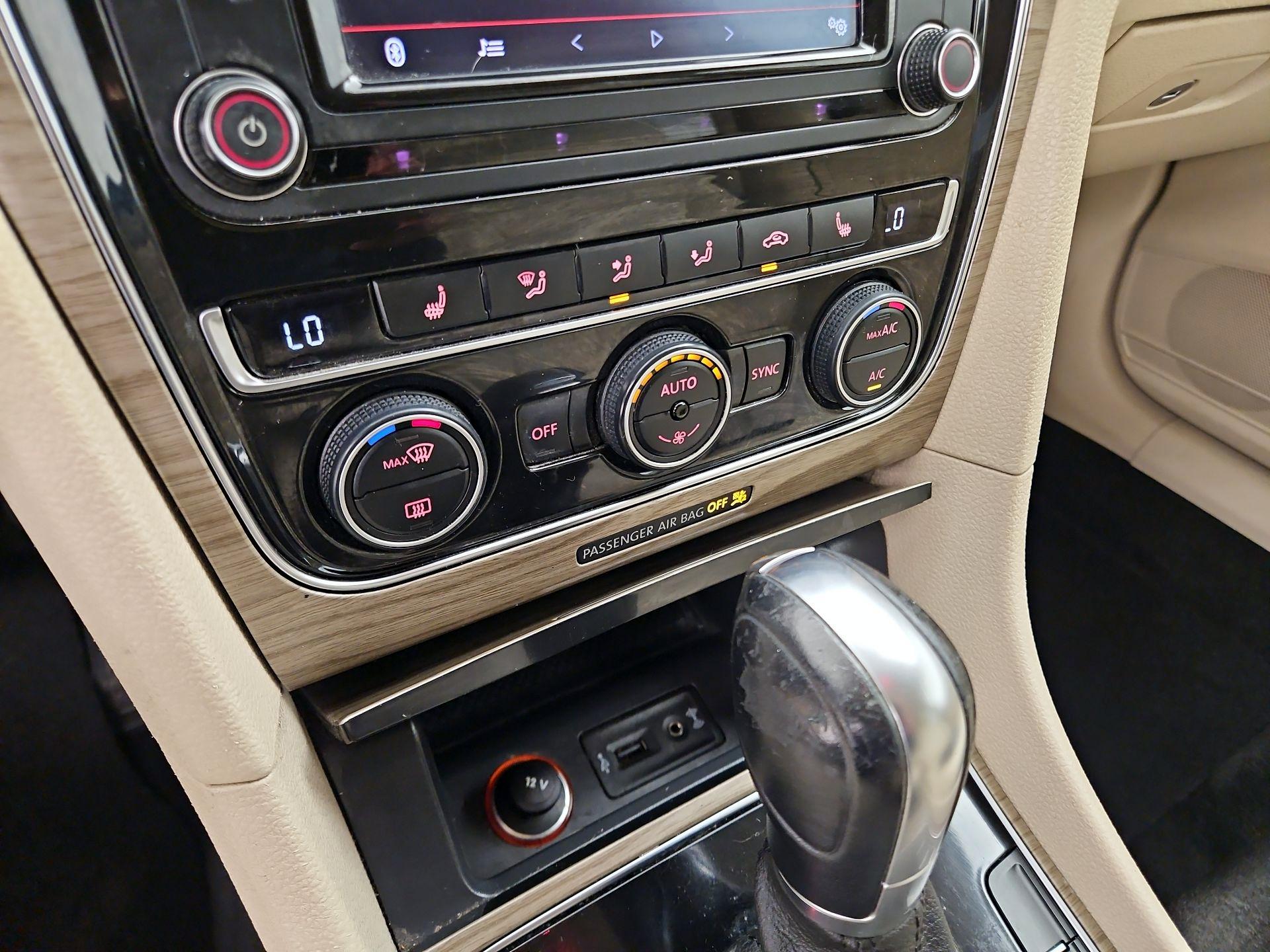 Thumbnail: 2016 Volkswagen Passat - 14