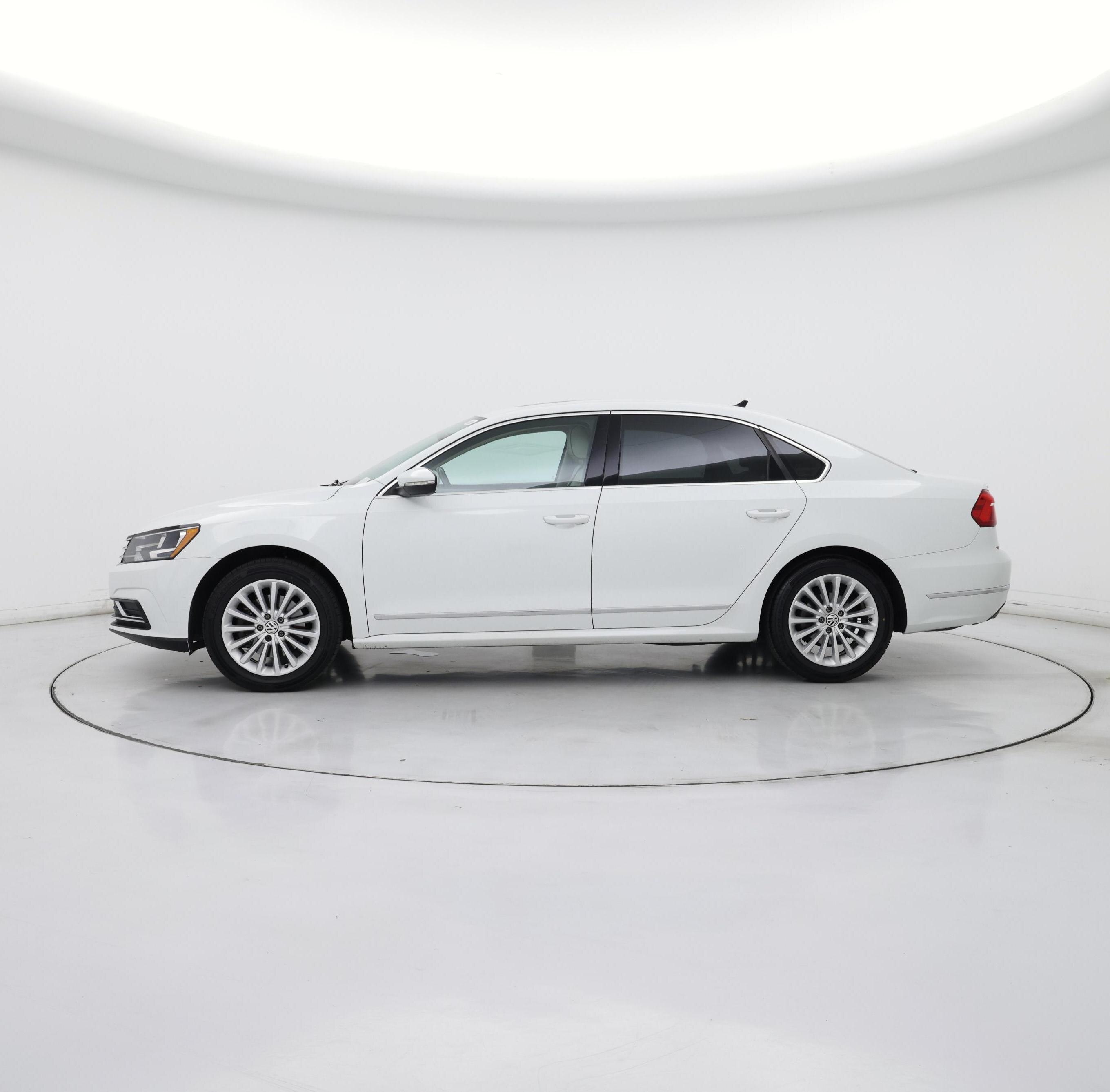Thumbnail: 2016 Volkswagen Passat - 3