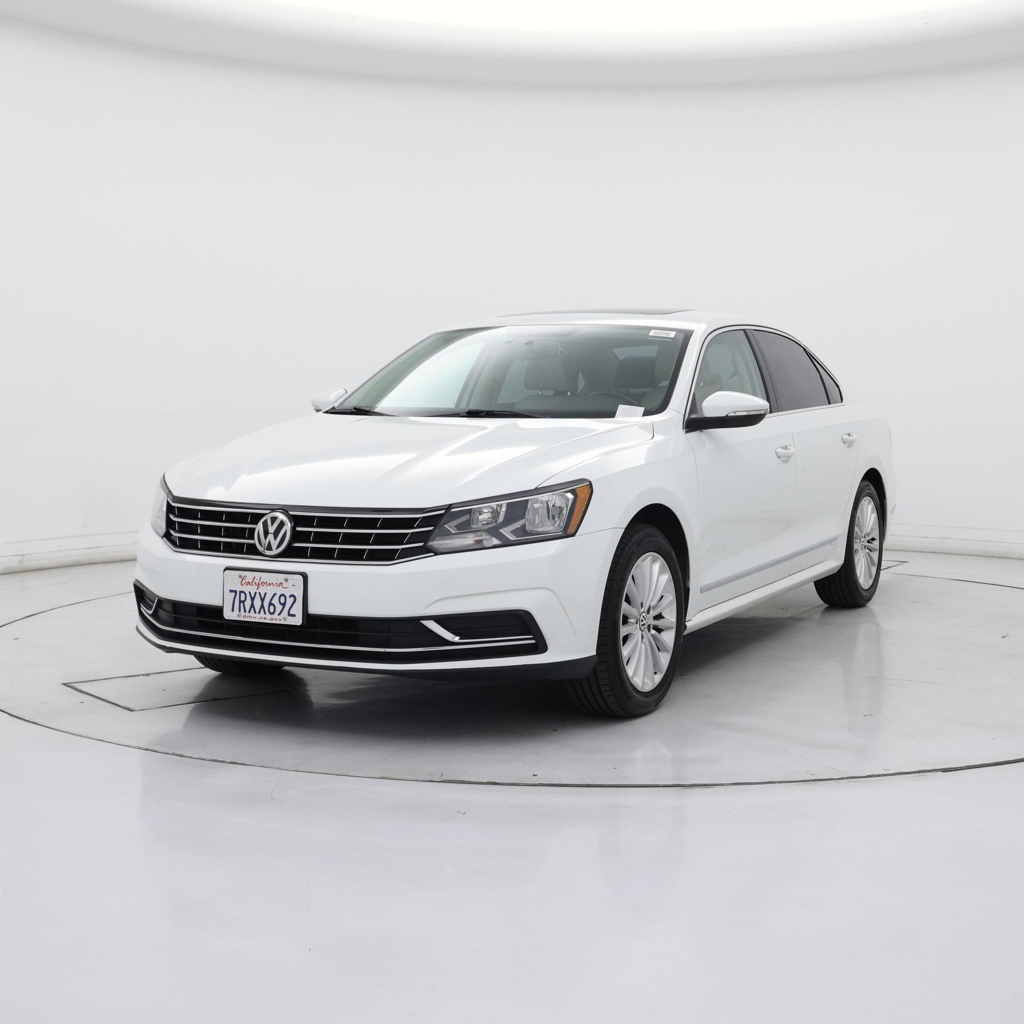 Thumbnail: 2016 Volkswagen Passat - 4