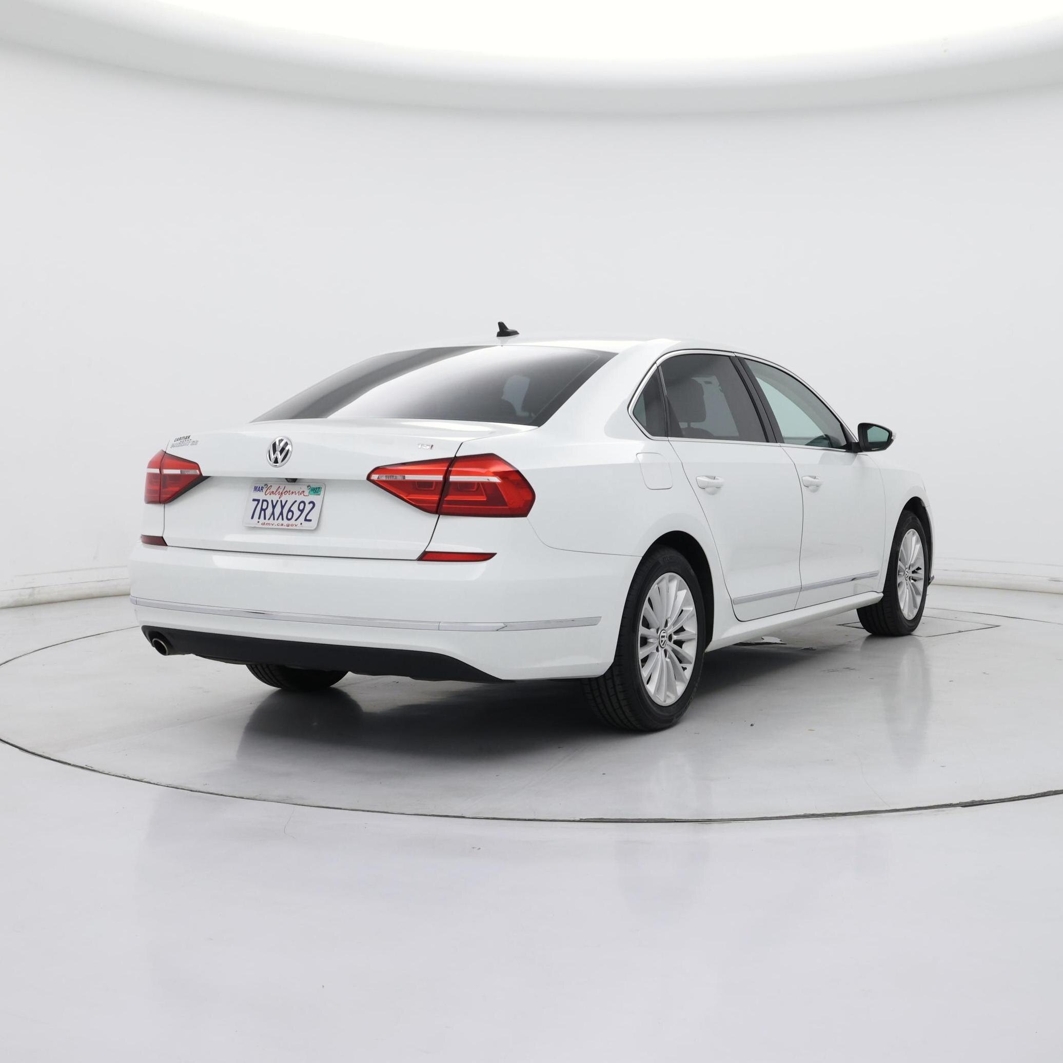 Thumbnail: 2016 Volkswagen Passat - 8