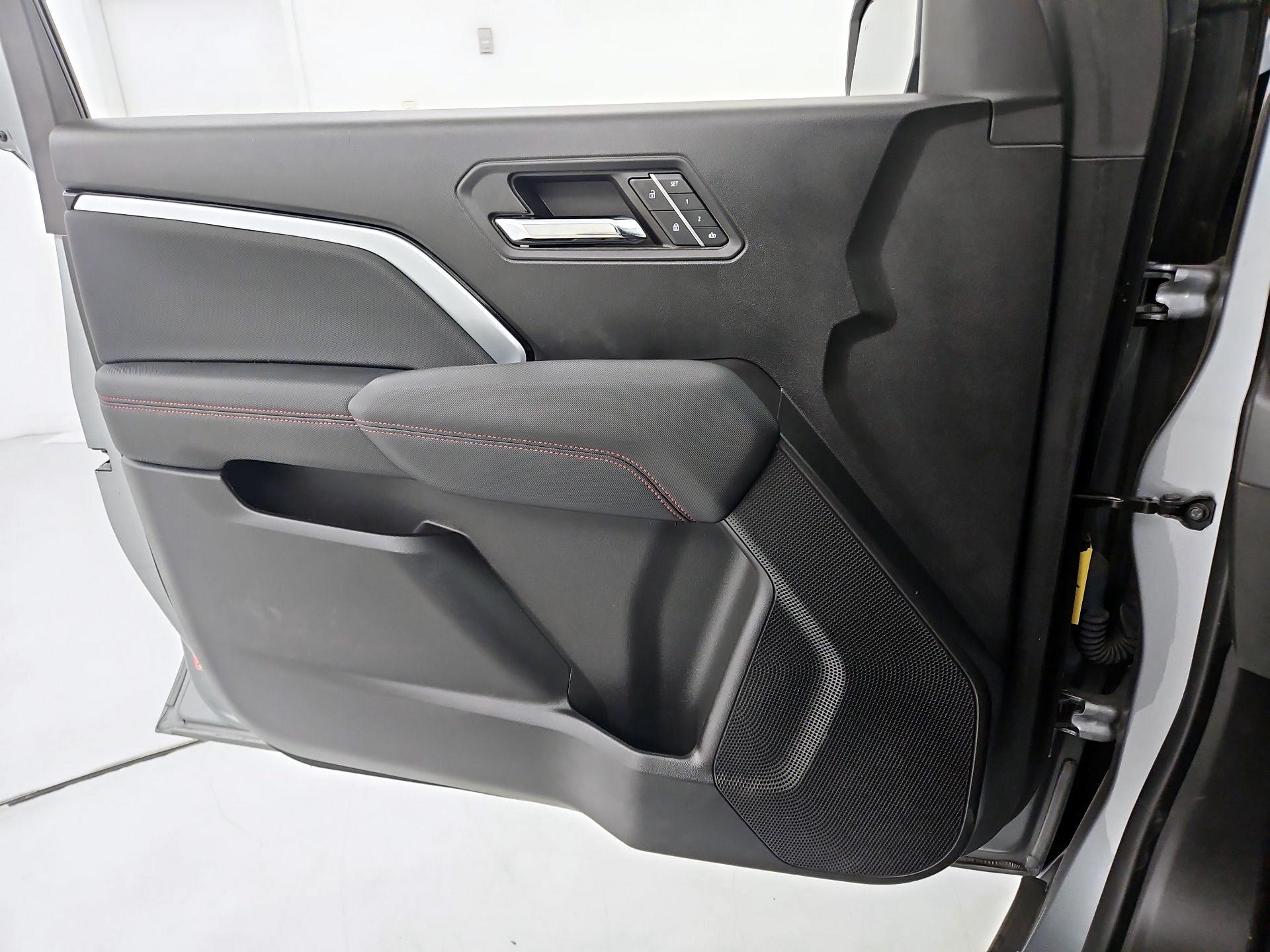 Thumbnail: 2023 Chevrolet Colorado - 12