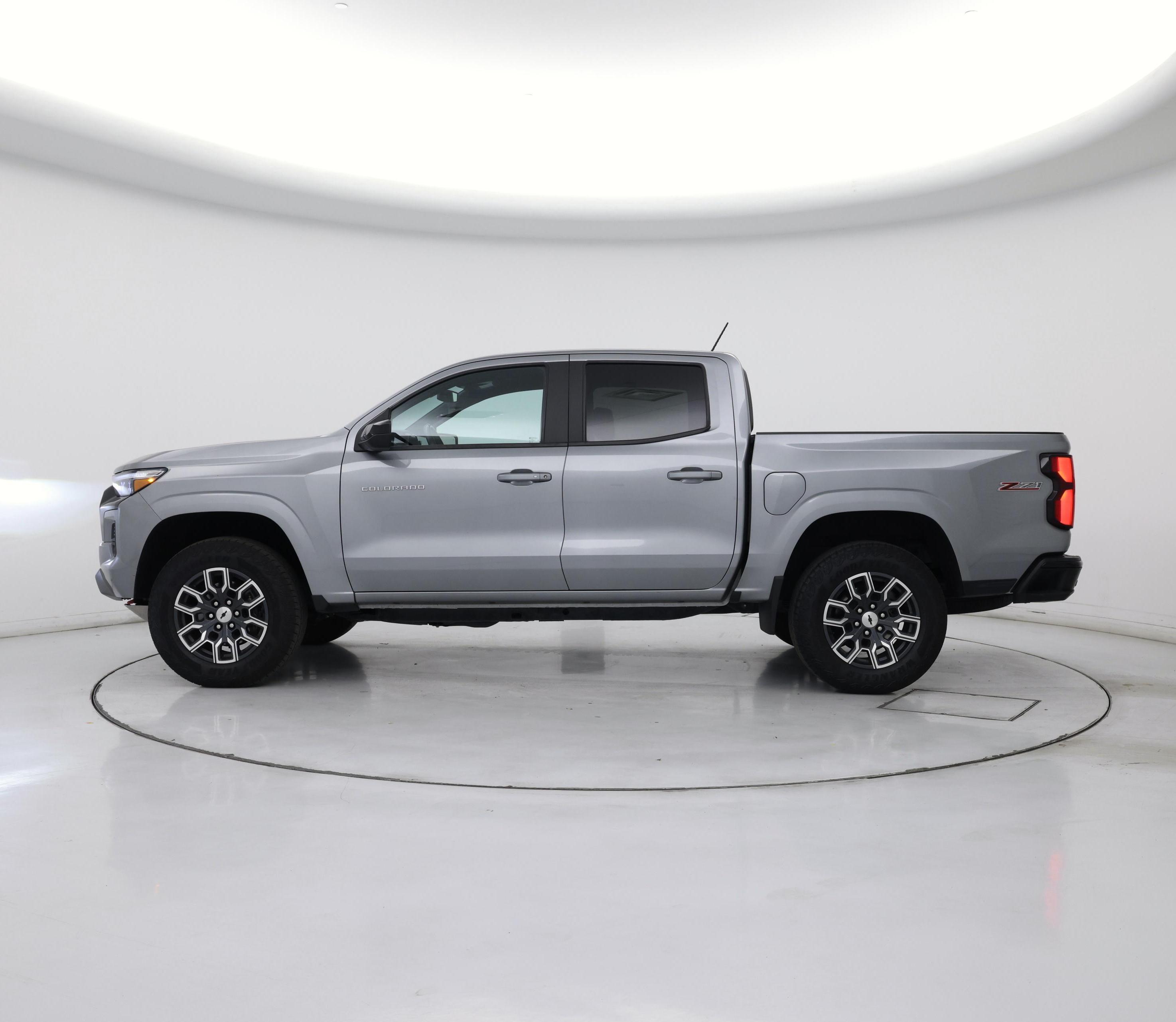 Thumbnail: 2023 Chevrolet Colorado - 3