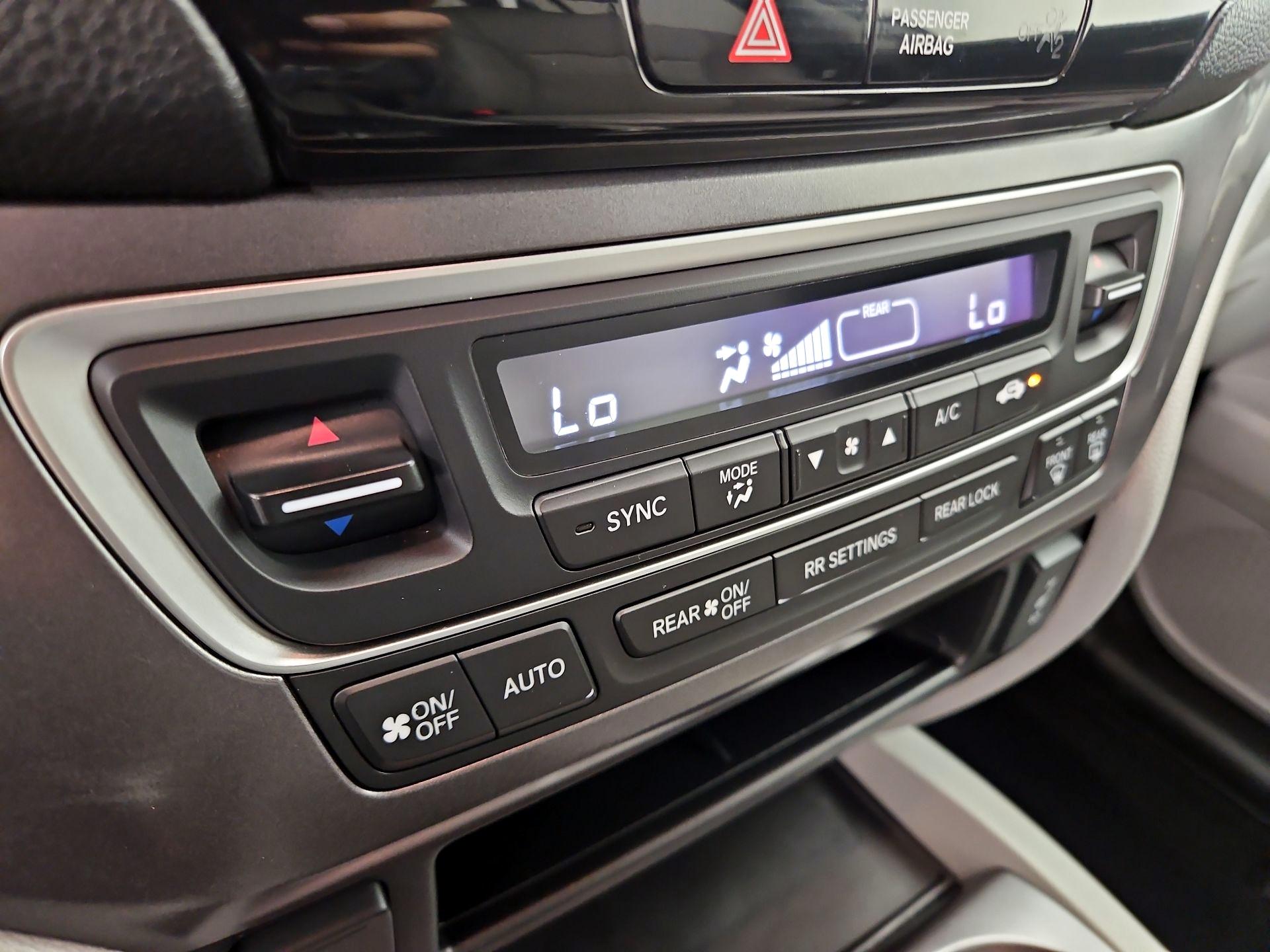 Thumbnail: 2018 Honda Pilot - 16