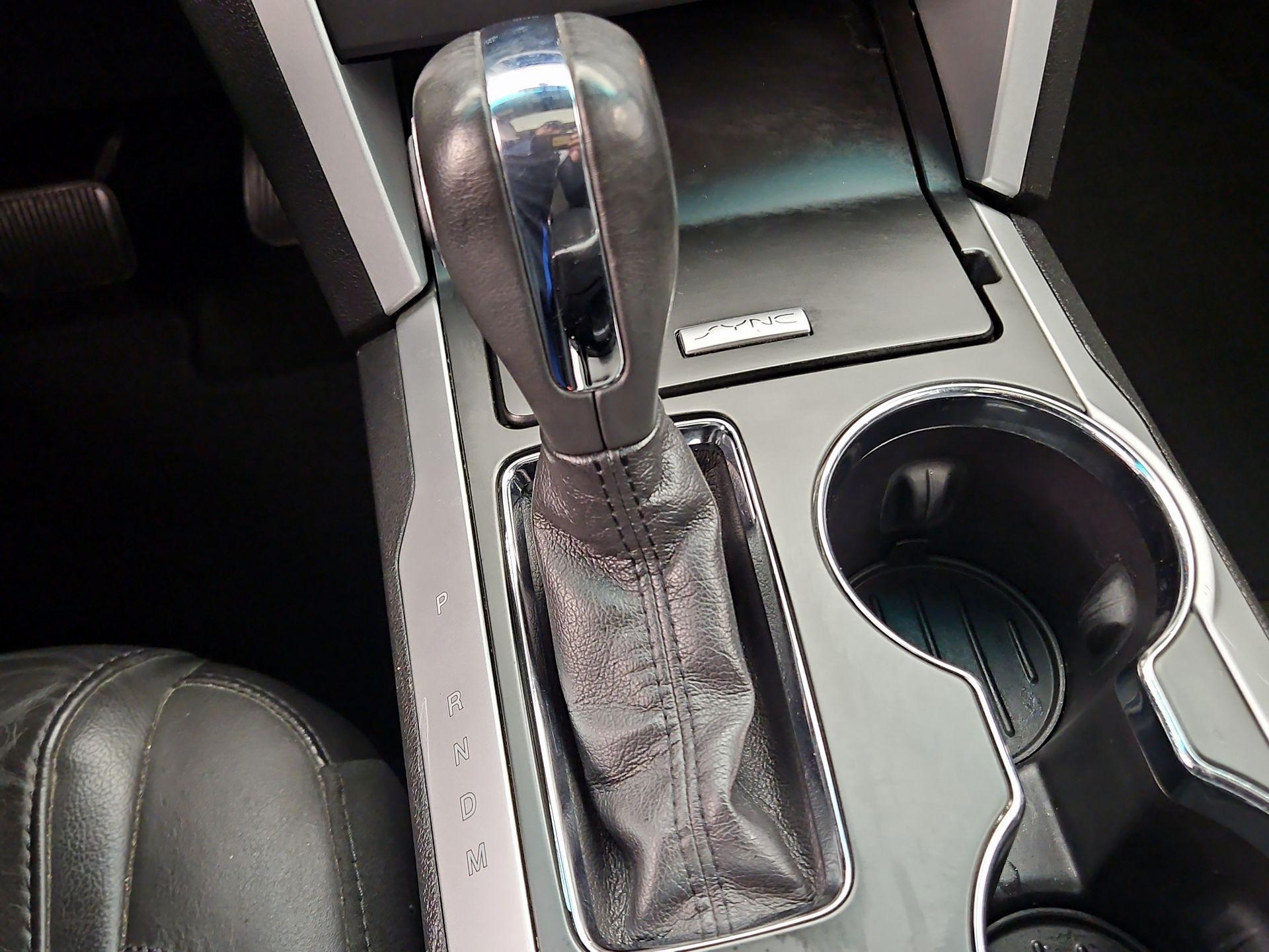 Thumbnail: 2015 Ford Explorer - 17