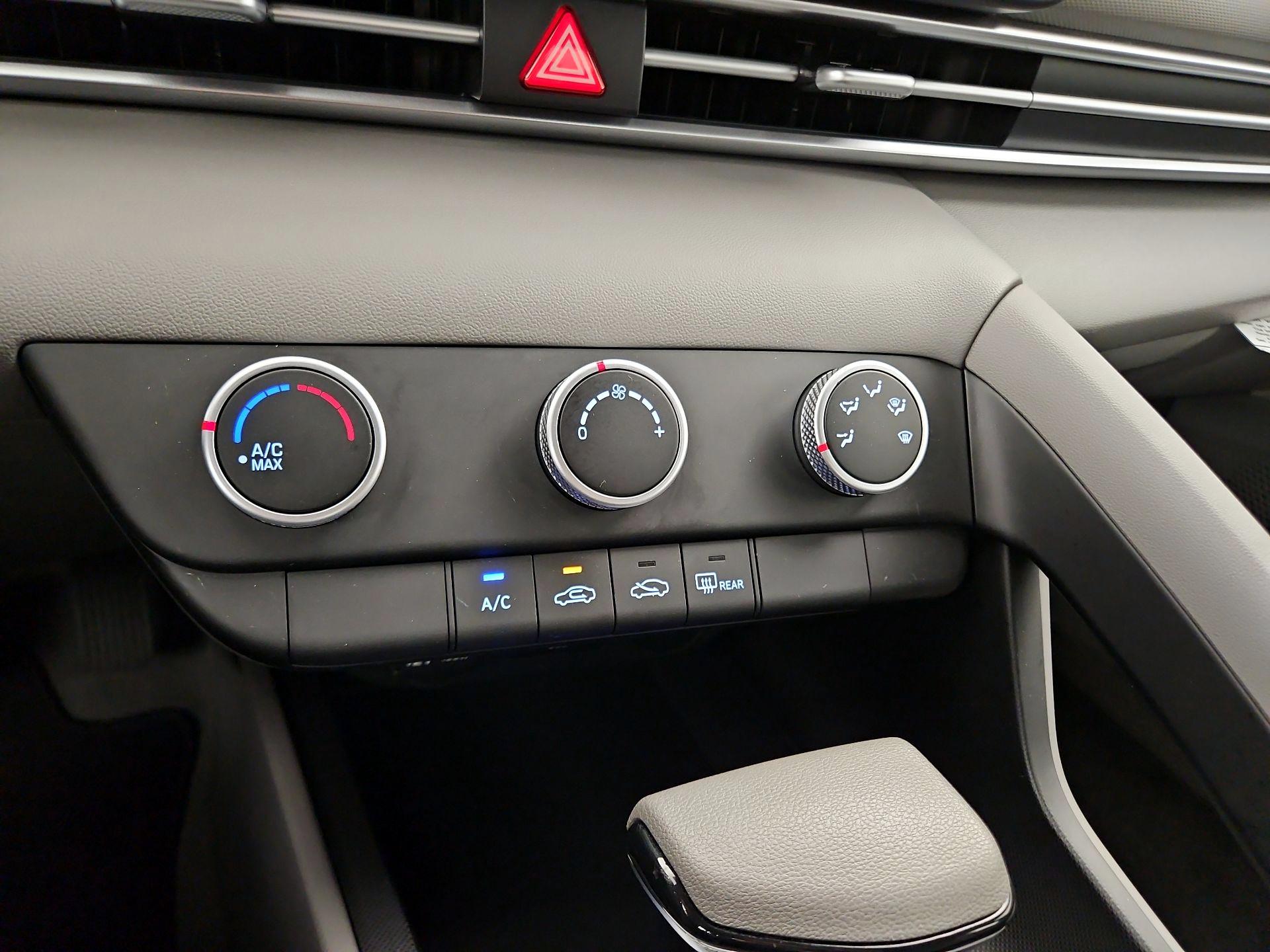 Thumbnail: 2025 Hyundai Elantra - 16