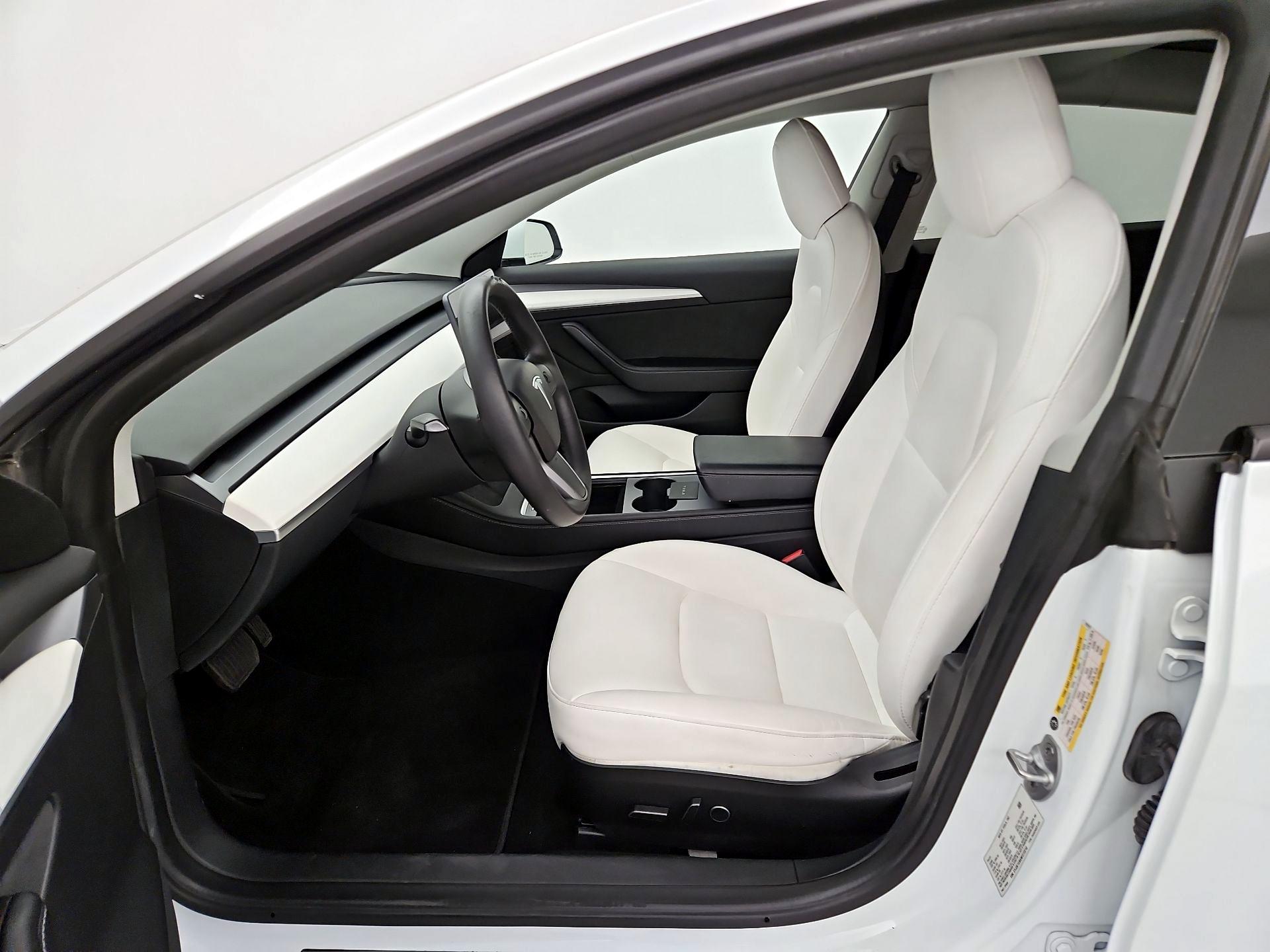 Thumbnail: 2022 Tesla Model 3 - 11