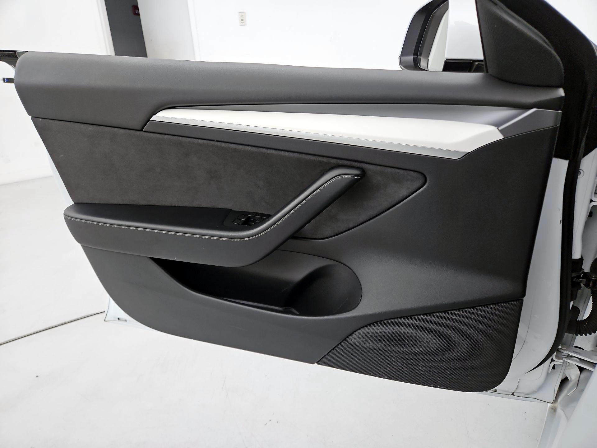 Thumbnail: 2022 Tesla Model 3 - 12