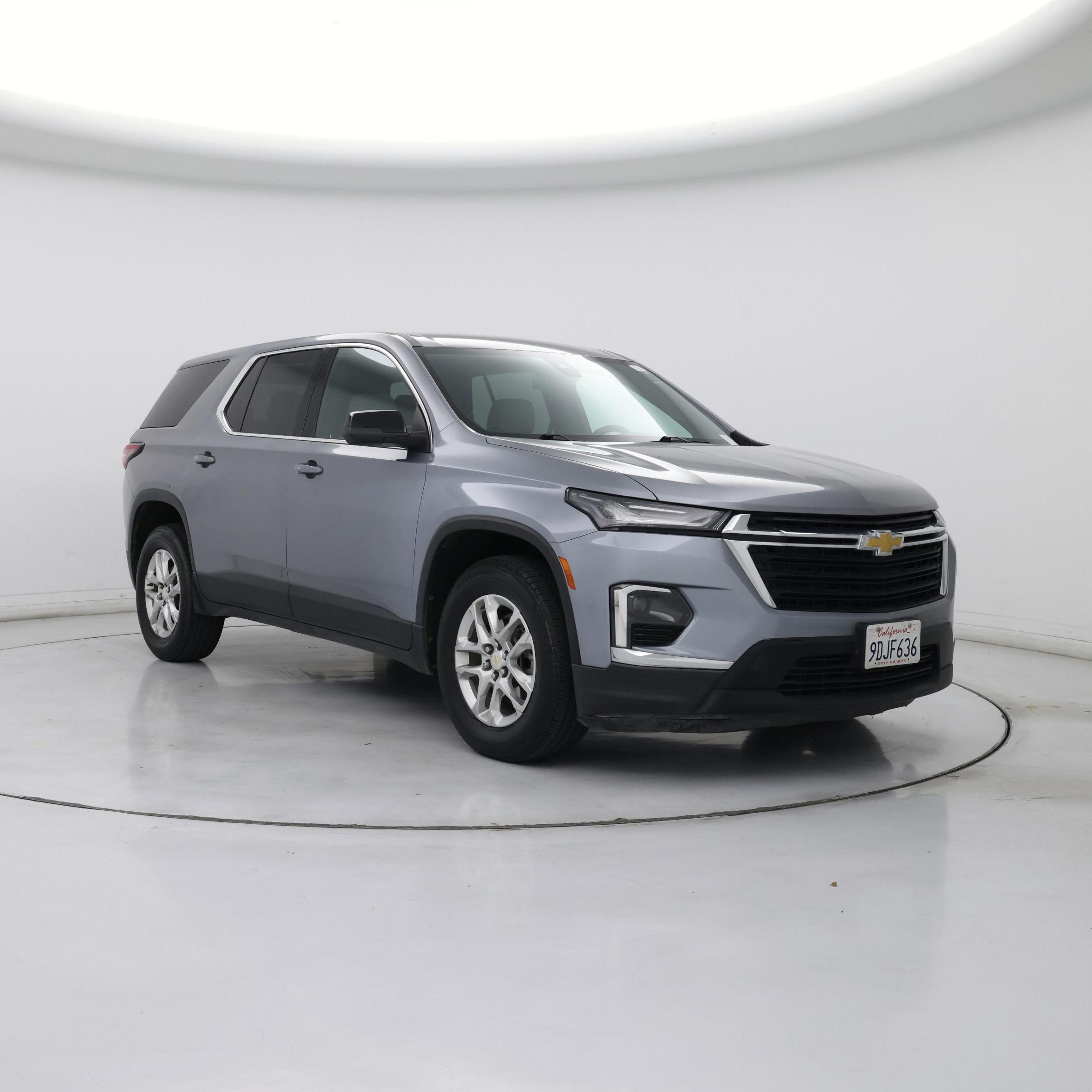 Gray 2023 Chevrolet Traverse SUV / Crossover Front-Wheel Drive Automatic