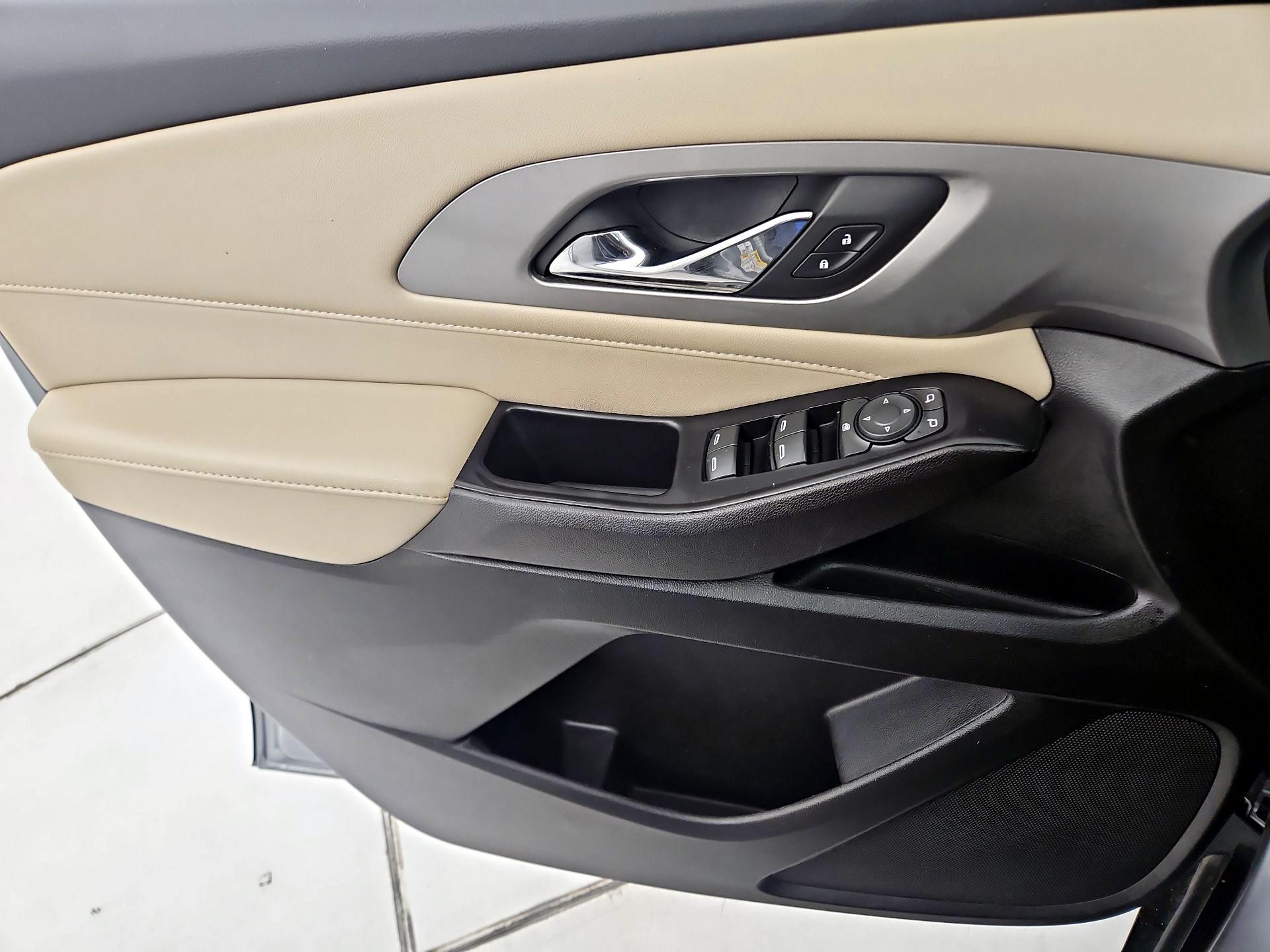 Thumbnail: 2023 Chevrolet Traverse - 12