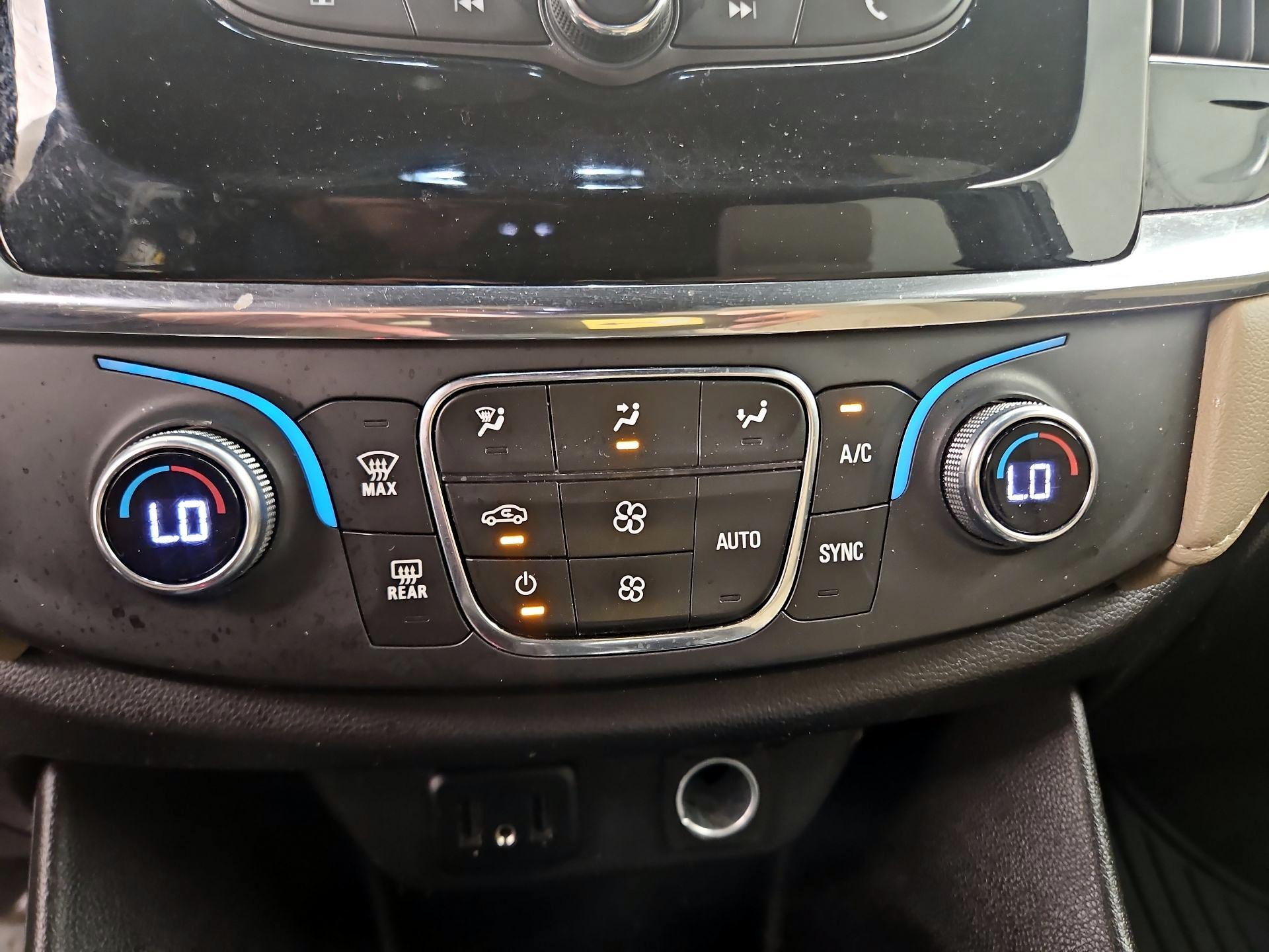 Thumbnail: 2023 Chevrolet Traverse - 16