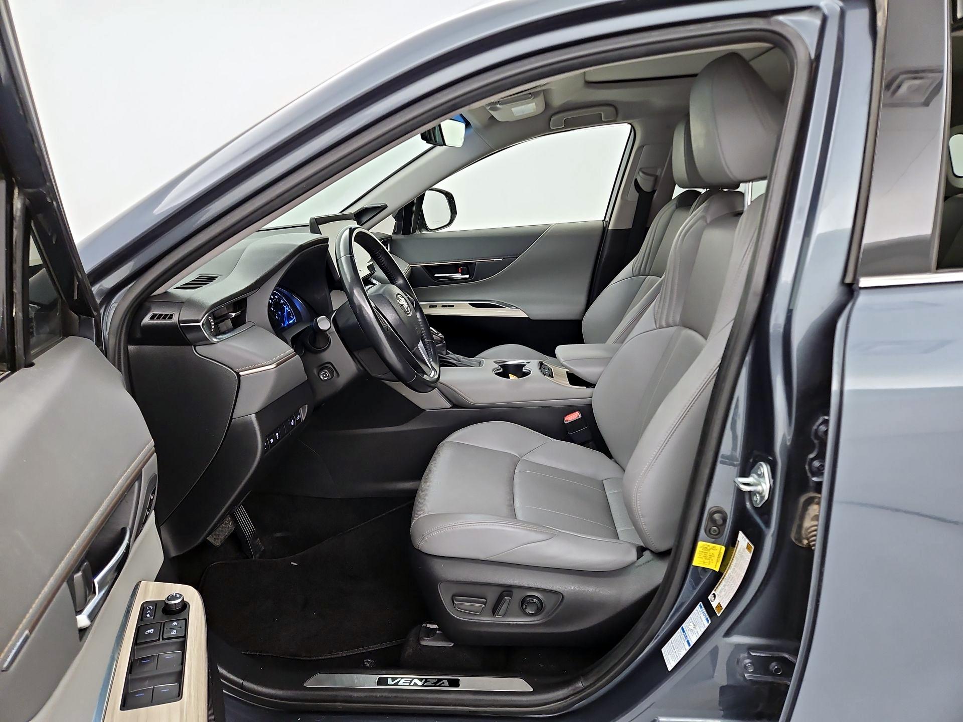 Thumbnail: 2021 Toyota Venza - 11