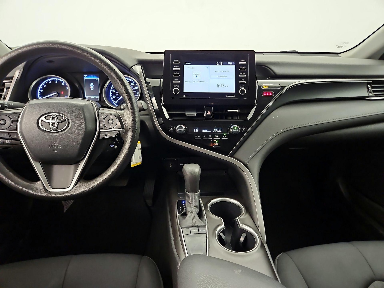 2022 Toyota Camry LE - Photo 10