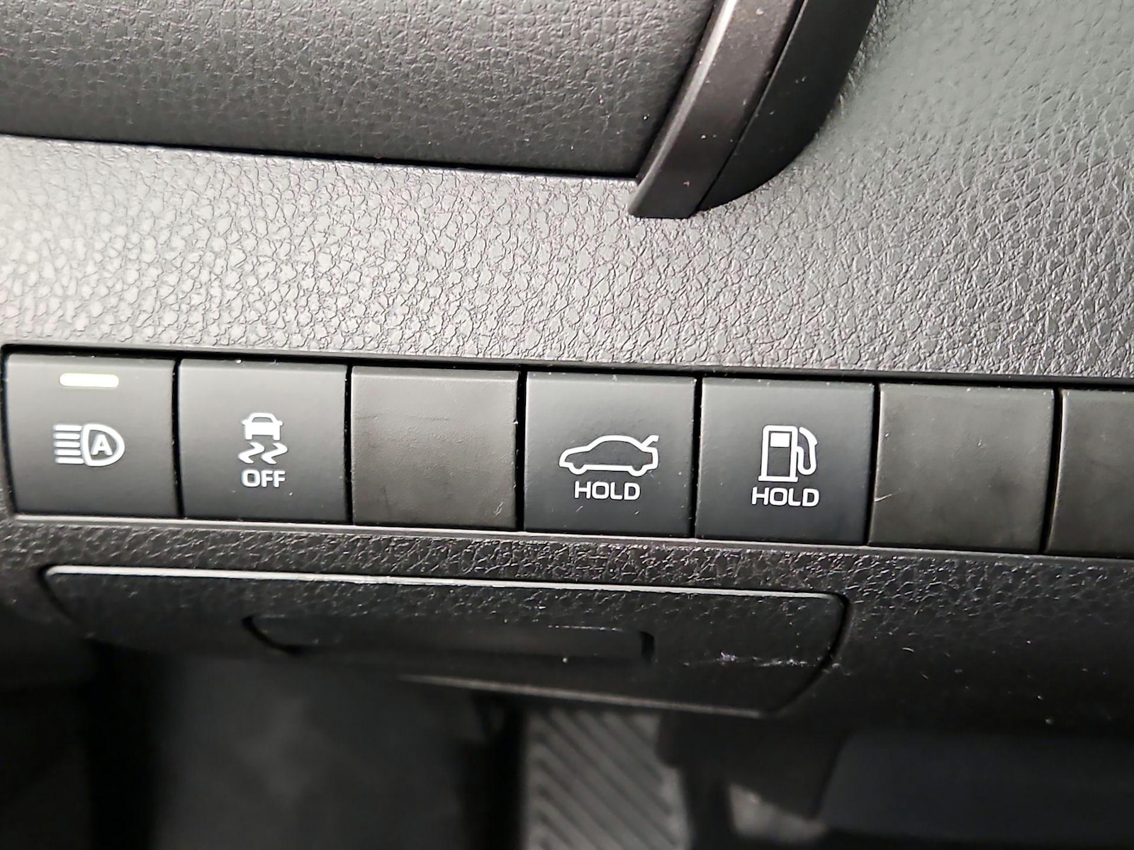 2022 Toyota Camry LE - Photo 14