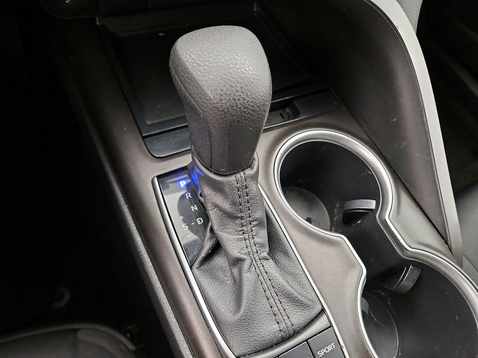 2022 Toyota Camry LE - Photo 18