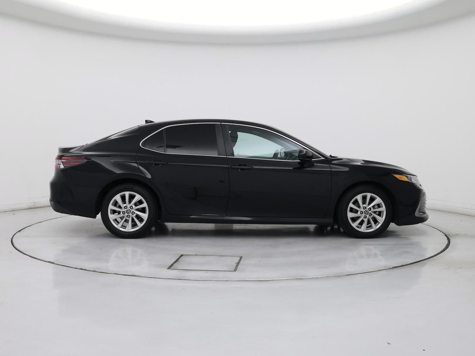 2022 Toyota Camry LE - Photo 8