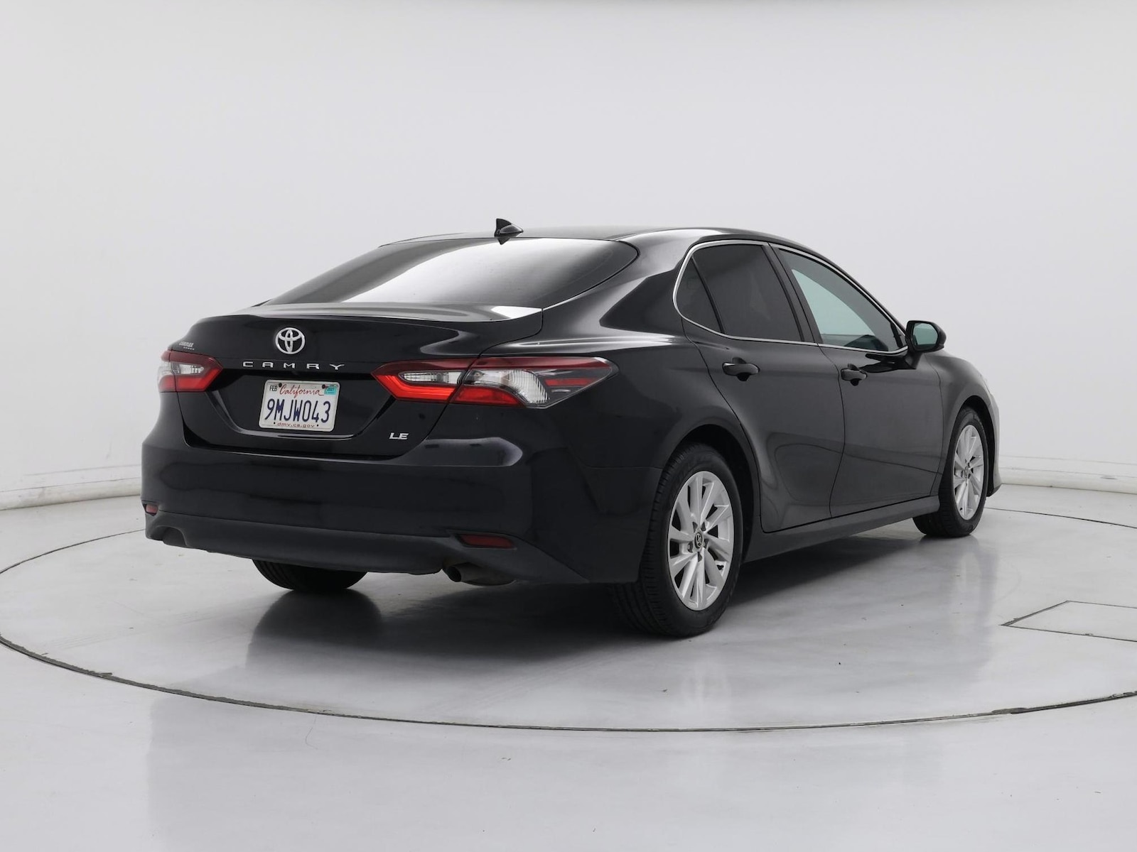 2022 Toyota Camry LE - Photo 9