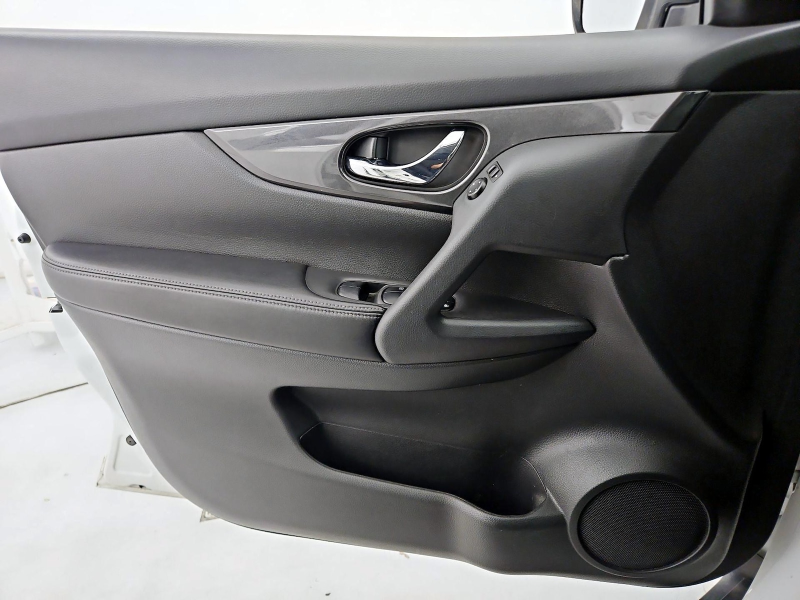 2017 Nissan Rogue SV - Photo 13