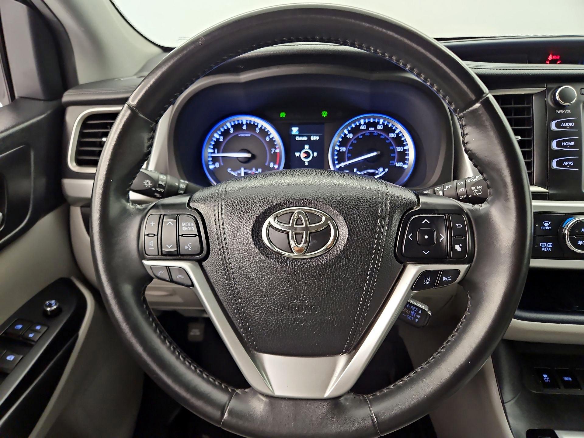 Thumbnail: 2019 Toyota Highlander - 10