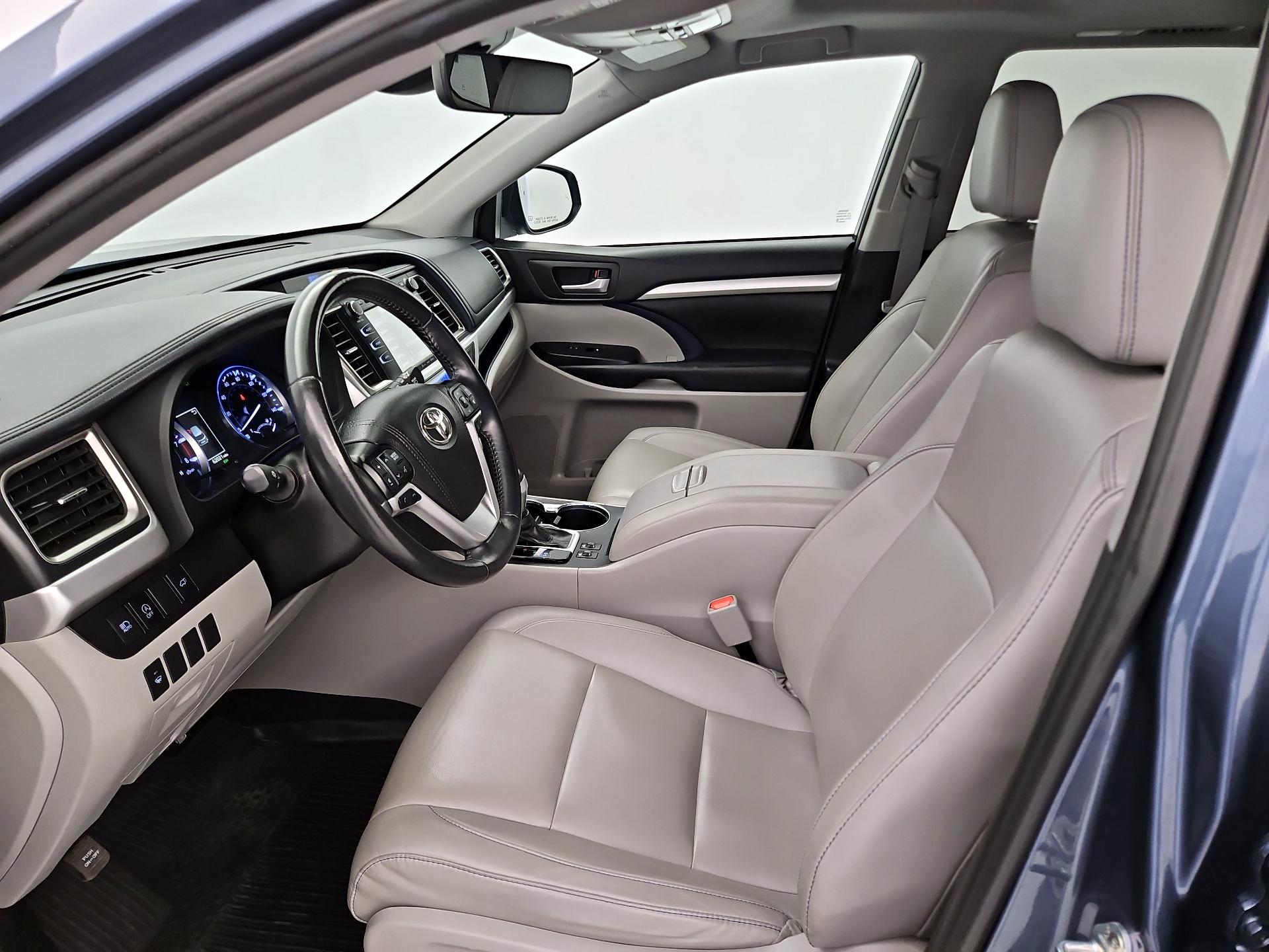 Thumbnail: 2019 Toyota Highlander - 11