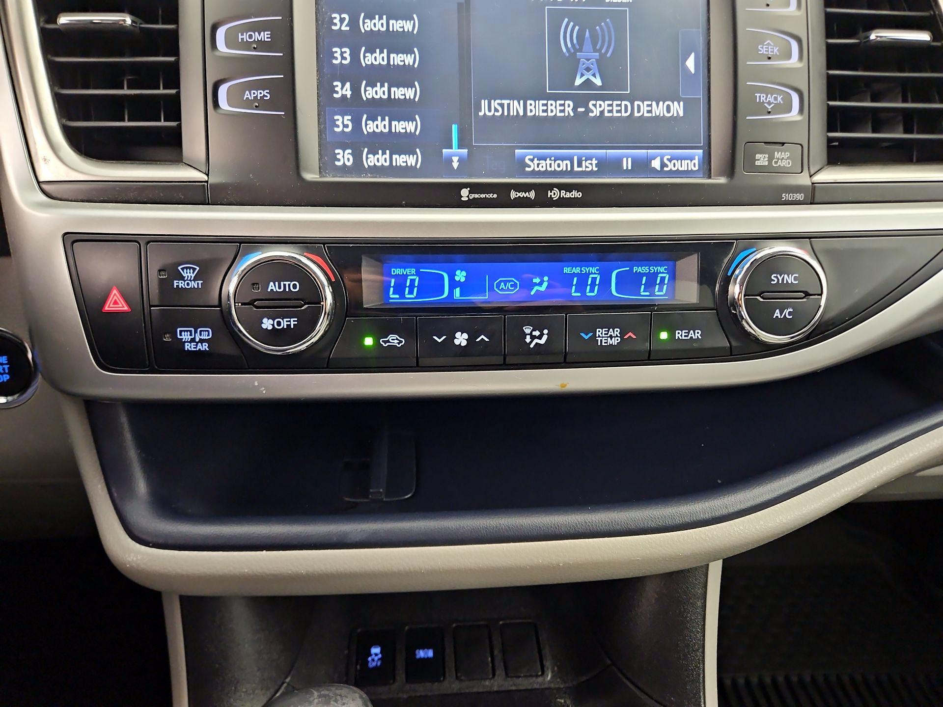 Thumbnail: 2019 Toyota Highlander - 16