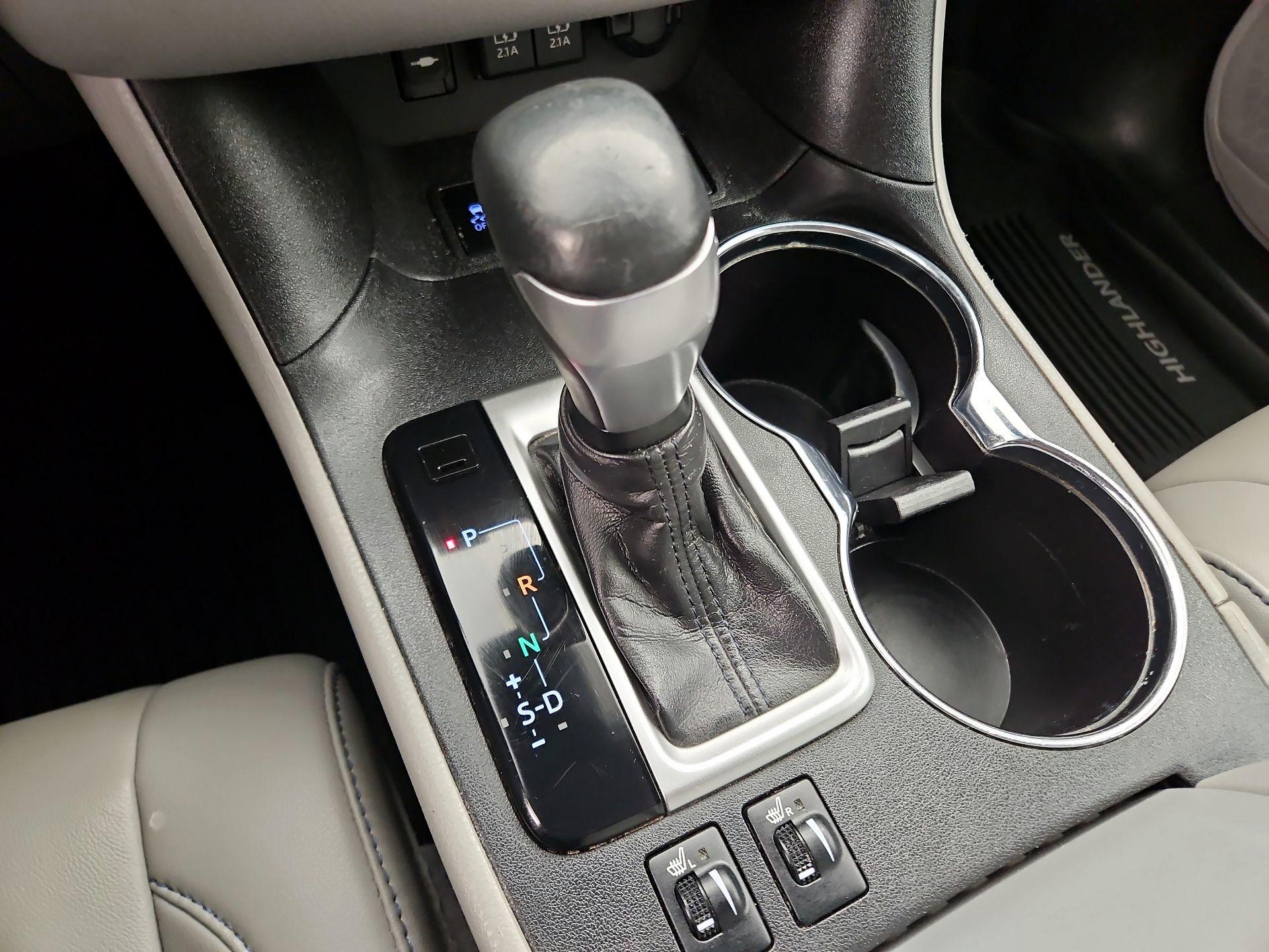 Thumbnail: 2019 Toyota Highlander - 17