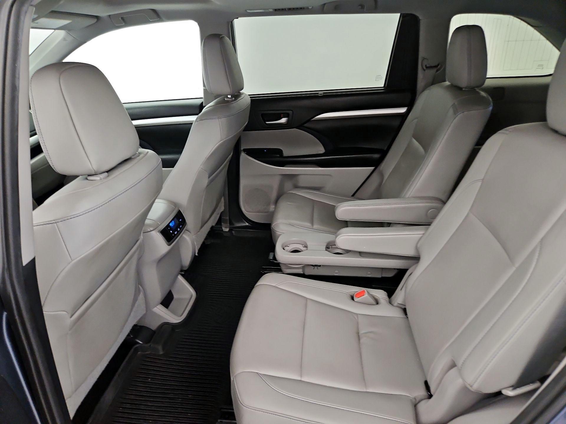 Thumbnail: 2019 Toyota Highlander - 19