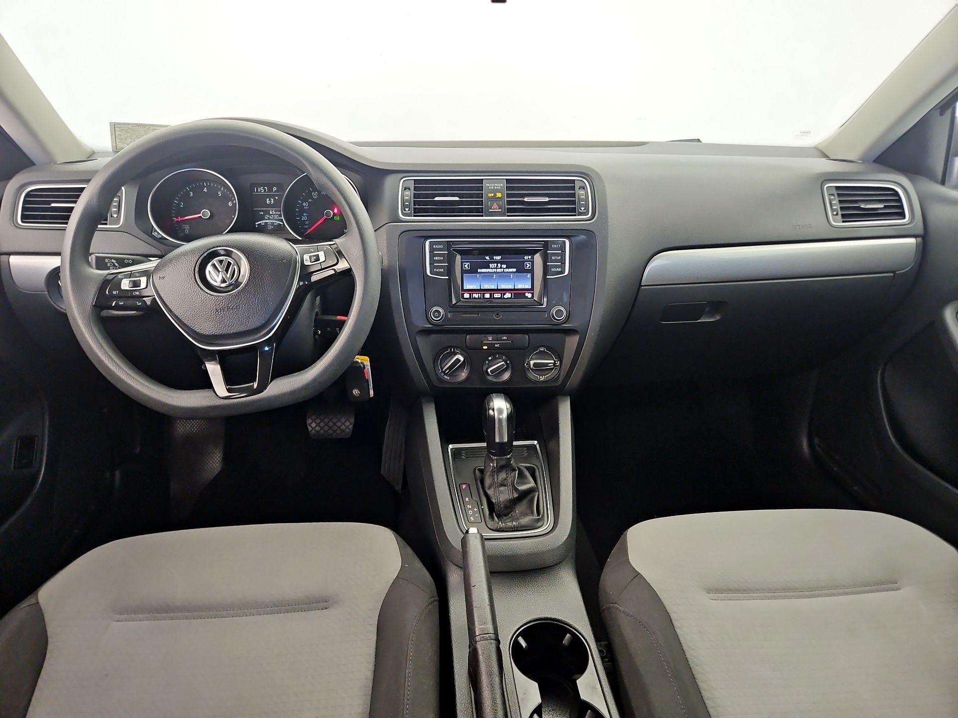 Thumbnail: 2017 Volkswagen Jetta - 9