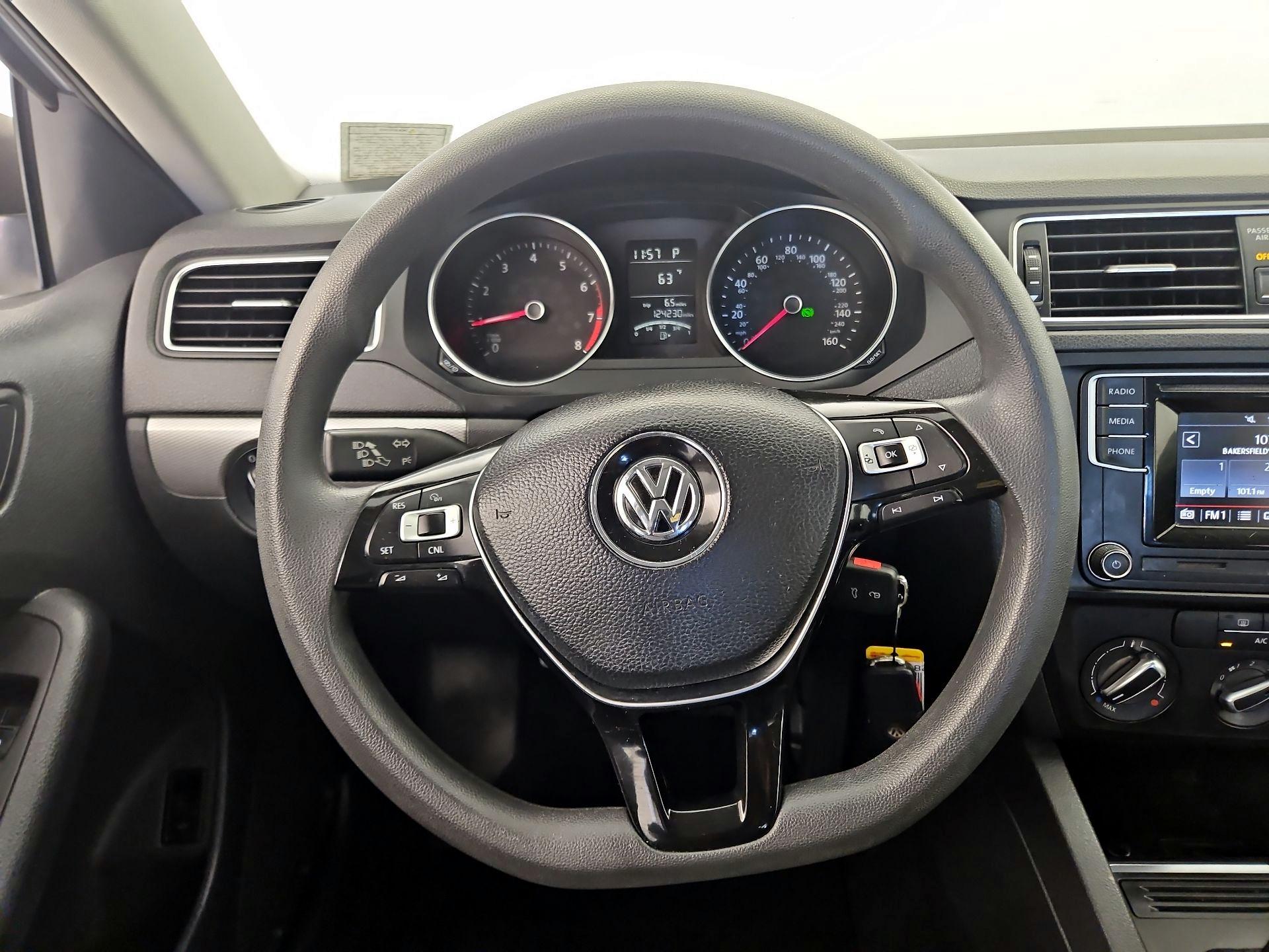 Thumbnail: 2017 Volkswagen Jetta - 10