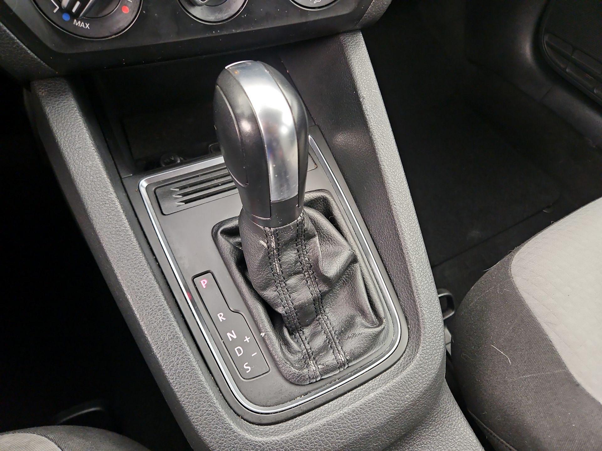 Thumbnail: 2017 Volkswagen Jetta - 17