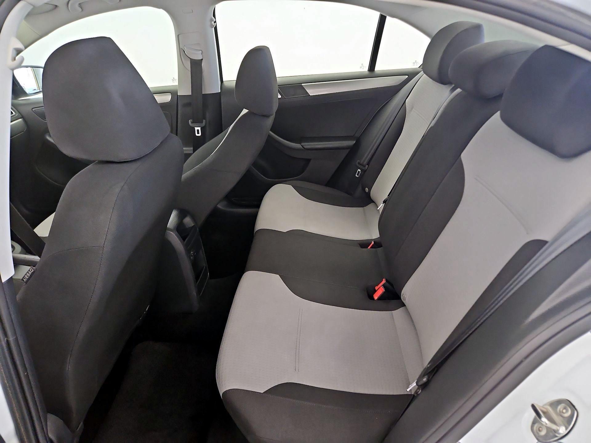 Thumbnail: 2017 Volkswagen Jetta - 18