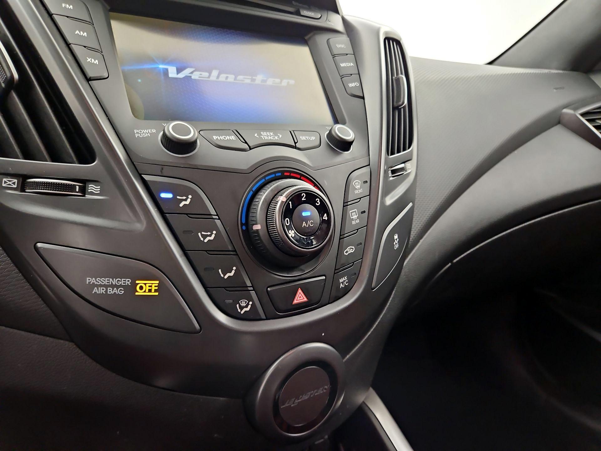 Thumbnail: 2016 Hyundai Veloster - 14