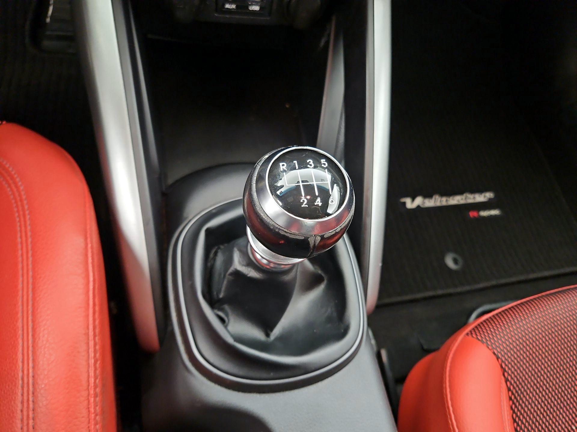 Thumbnail: 2016 Hyundai Veloster - 15