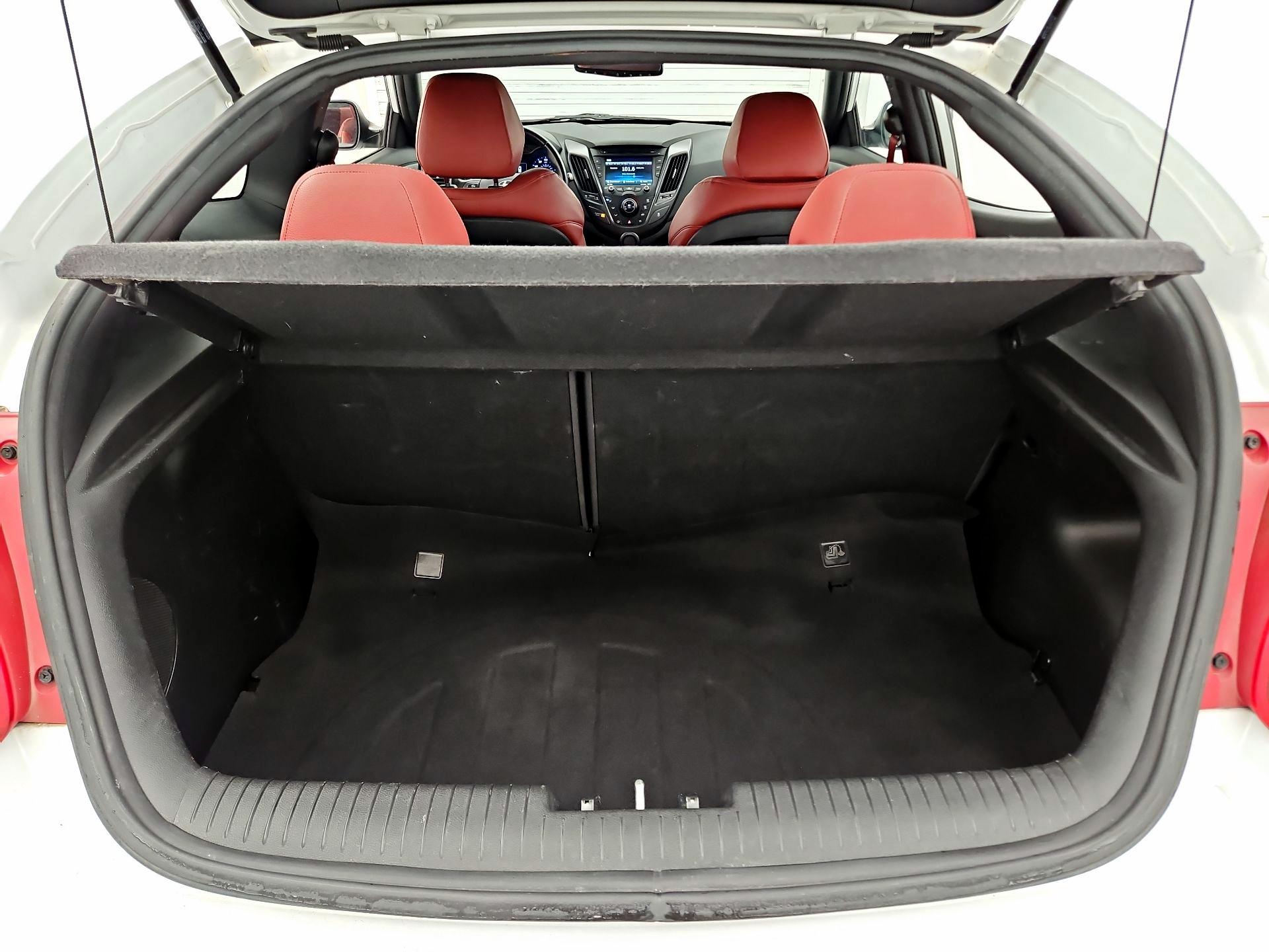 Thumbnail: 2016 Hyundai Veloster - 17
