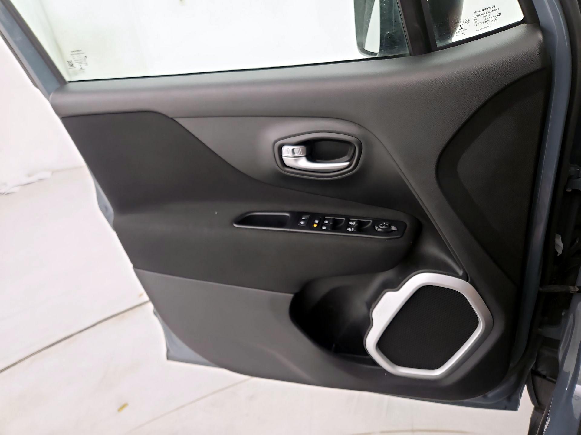 Thumbnail: 2018 Jeep Renegade - 12