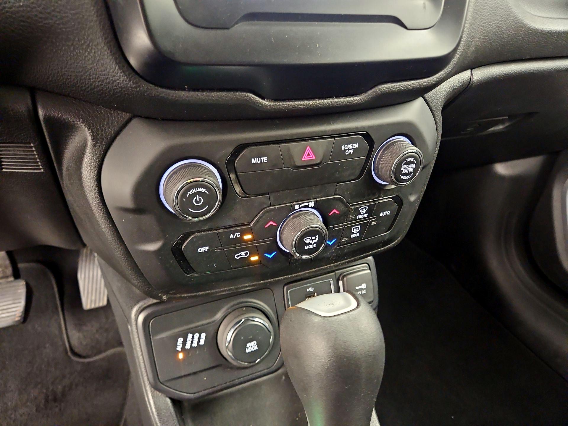 Thumbnail: 2018 Jeep Renegade - 16