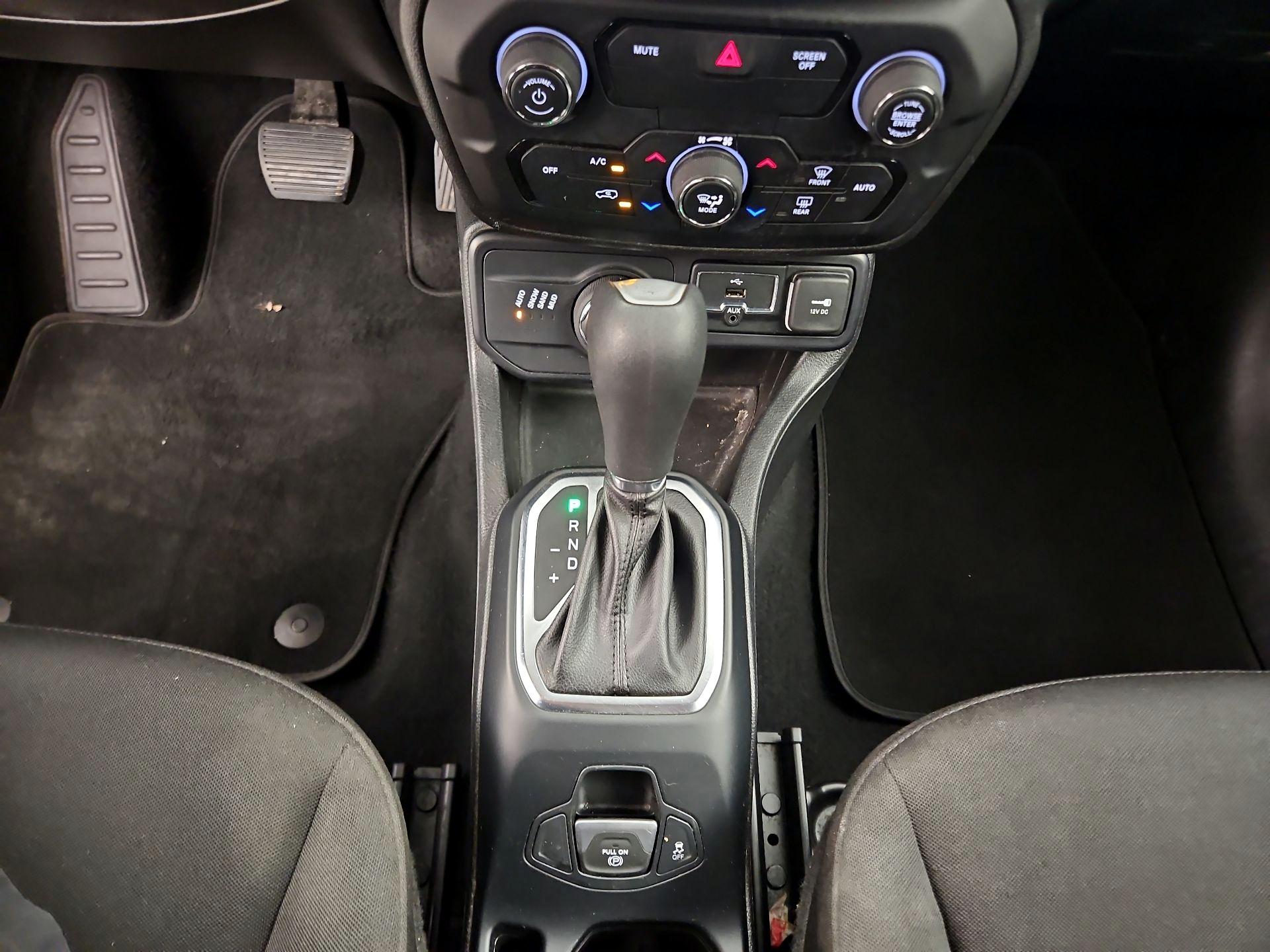 Thumbnail: 2018 Jeep Renegade - 17