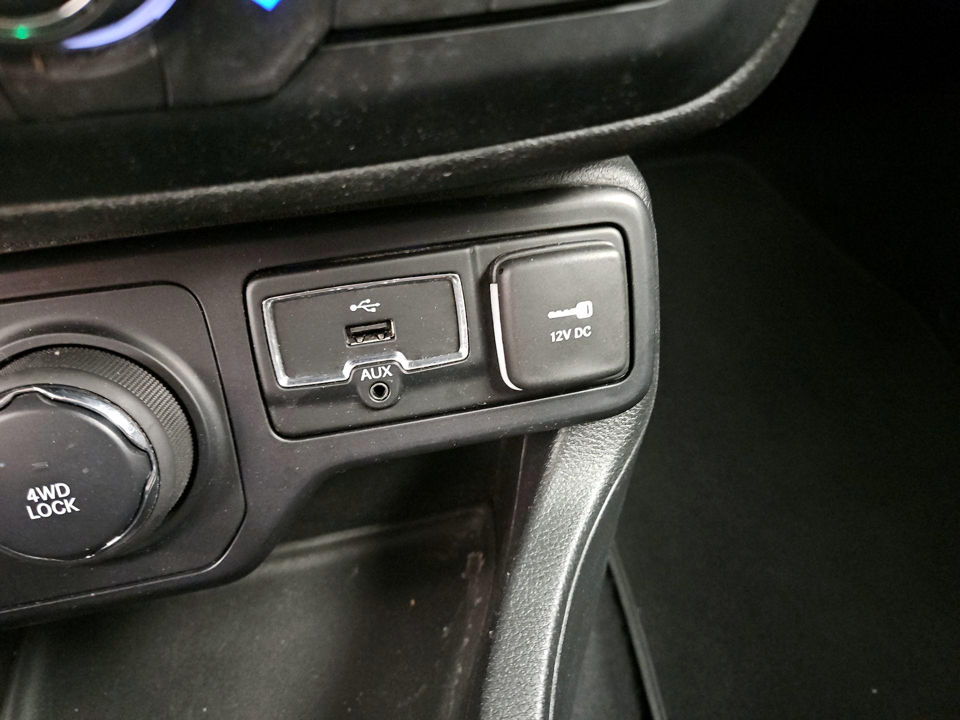 Thumbnail: 2018 Jeep Renegade - 18