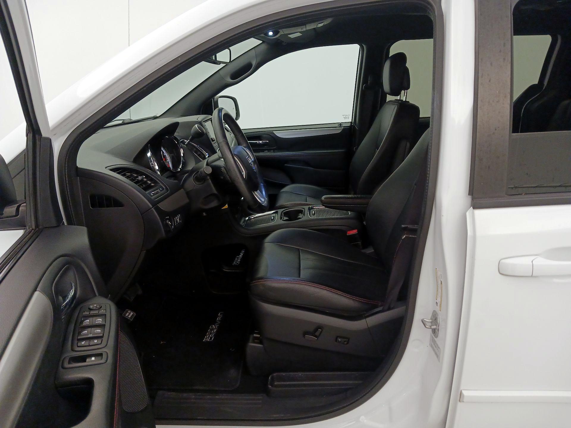 Thumbnail: 2016 Dodge Grand Caravan - 11