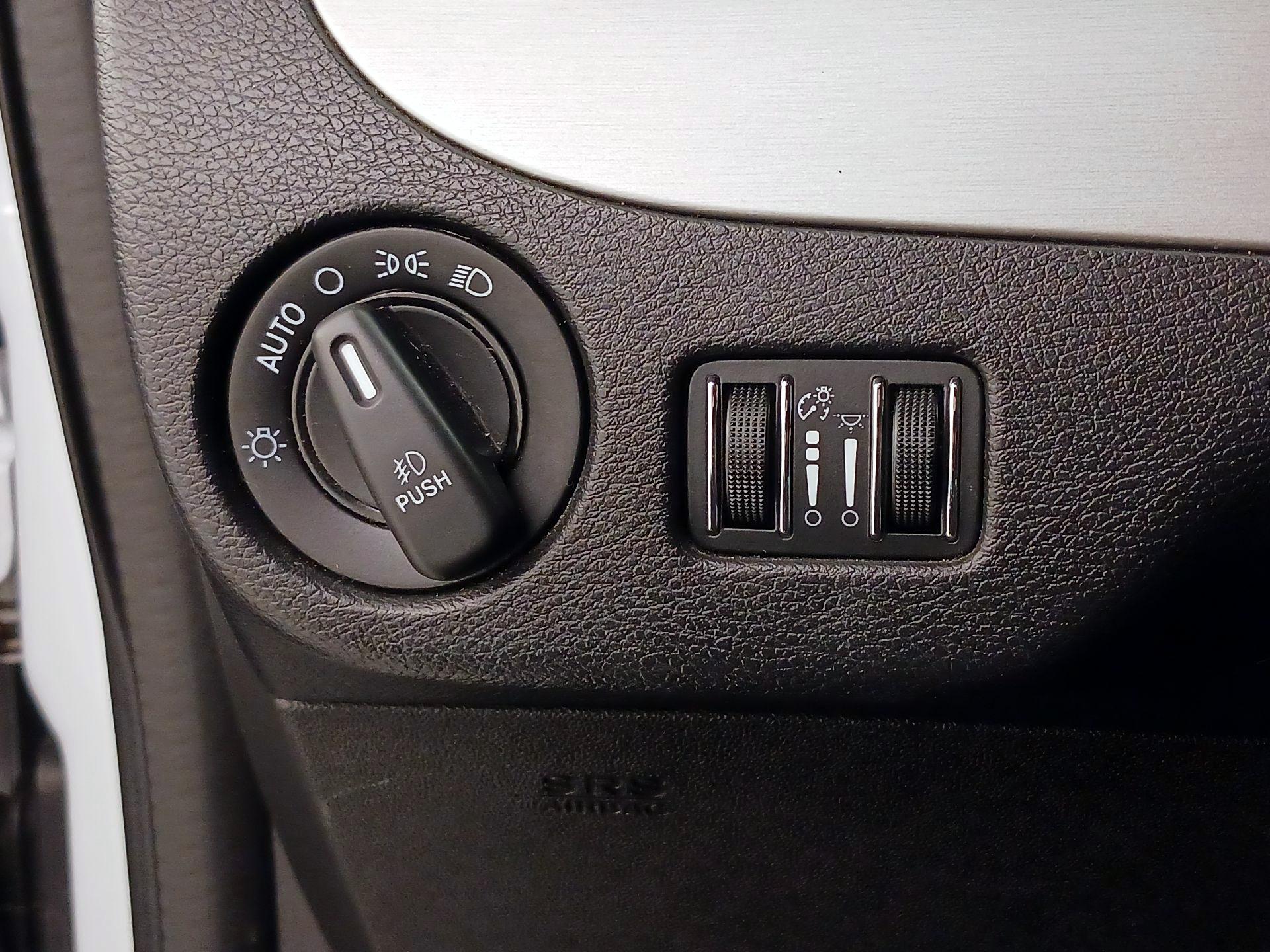 Thumbnail: 2016 Dodge Grand Caravan - 13