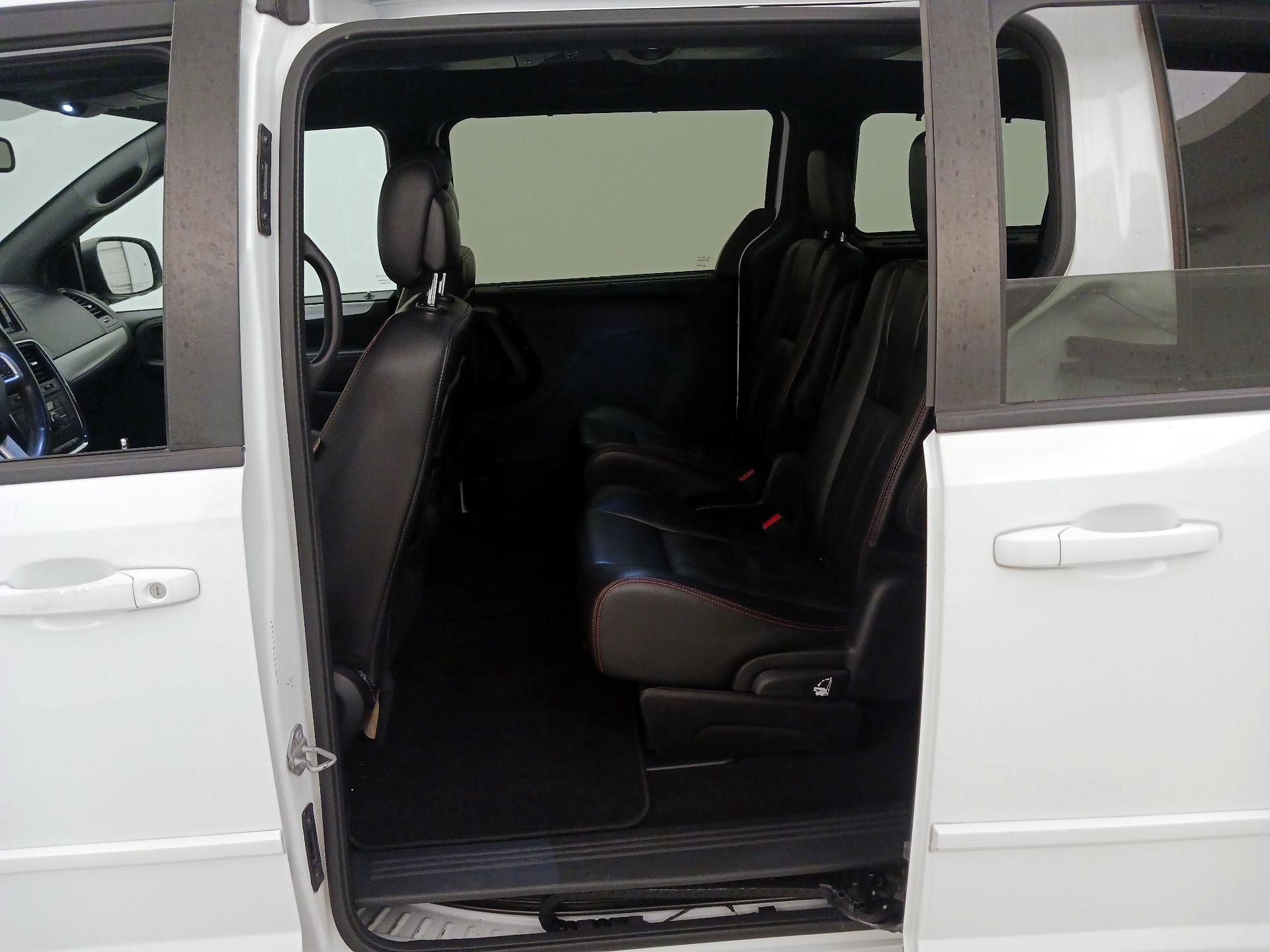 Thumbnail: 2016 Dodge Grand Caravan - 19