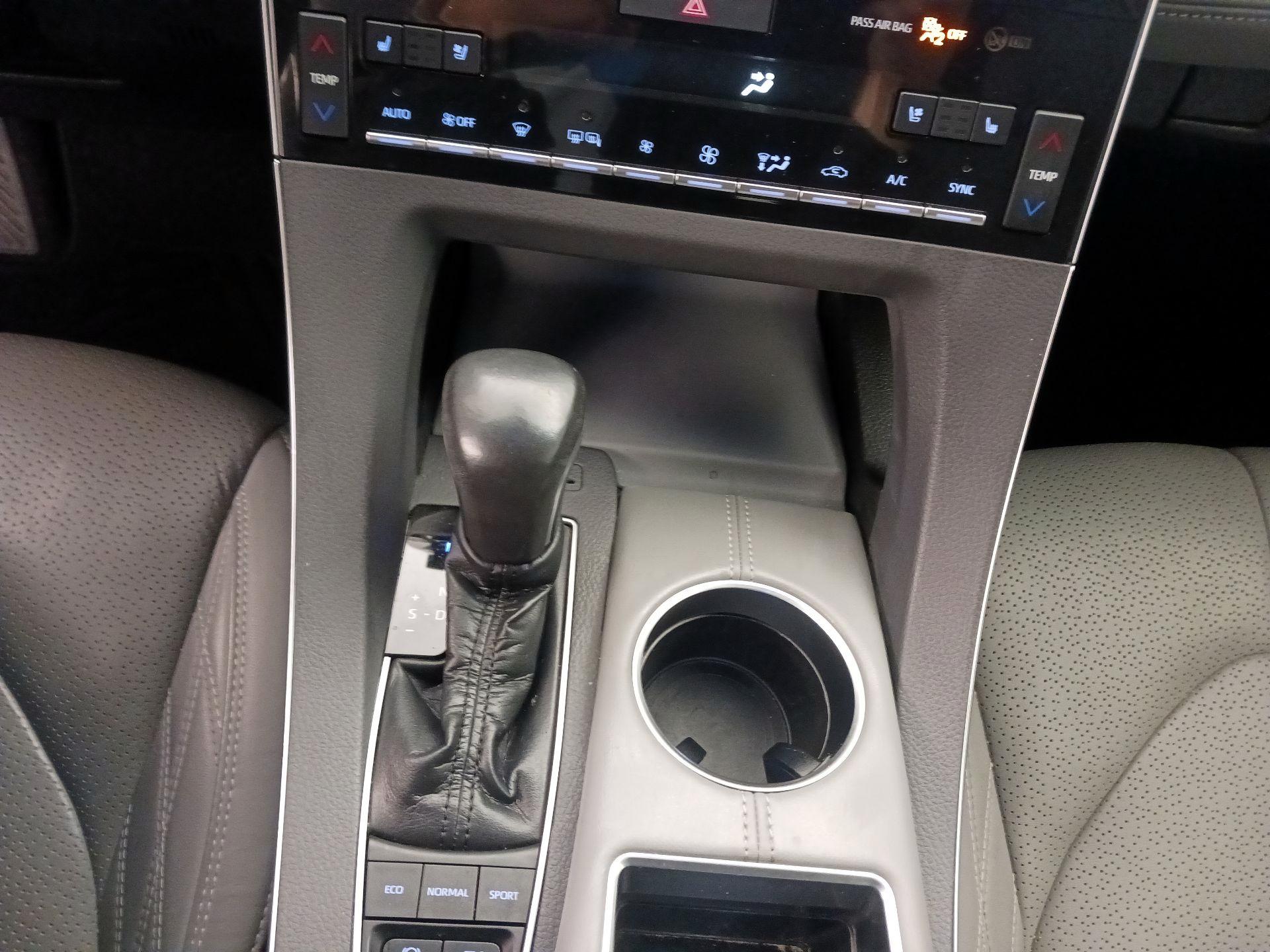 Thumbnail: 2020 Toyota Avalon - 18